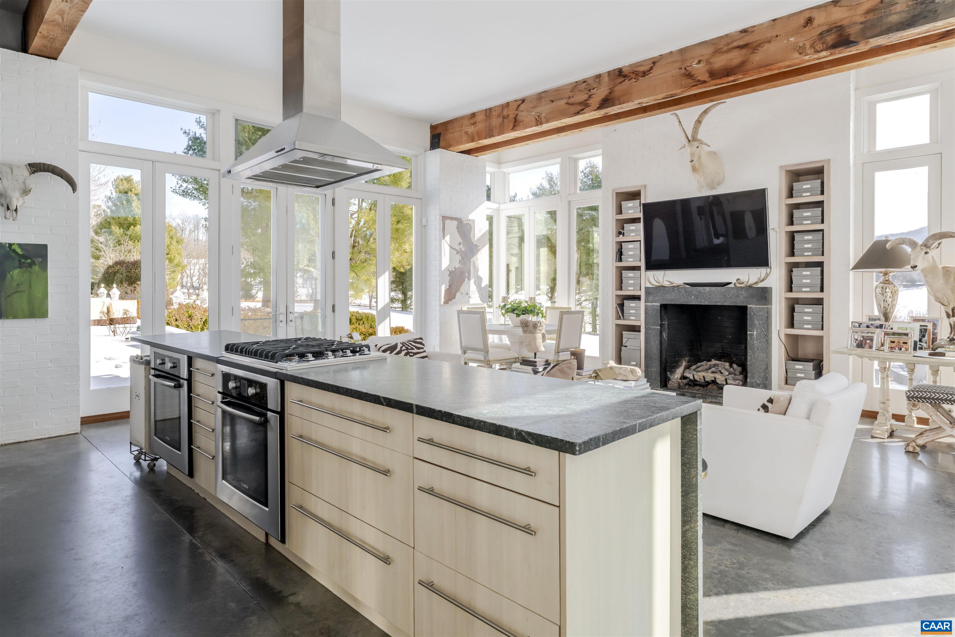1293 HAMMOCKS GAP RD