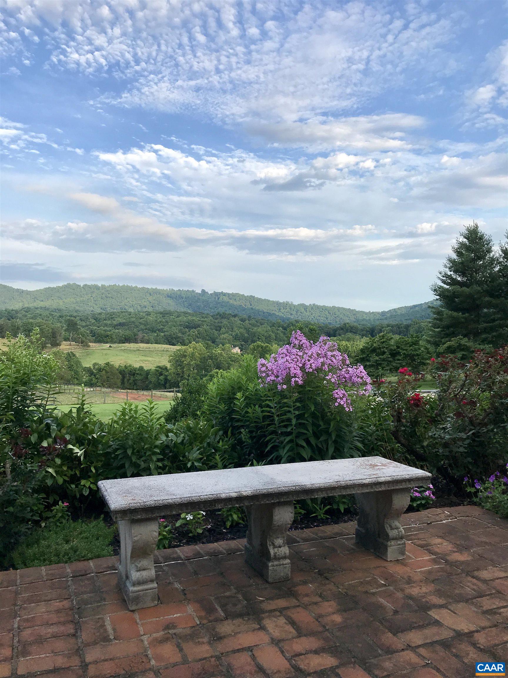 1293 HAMMOCKS GAP RD