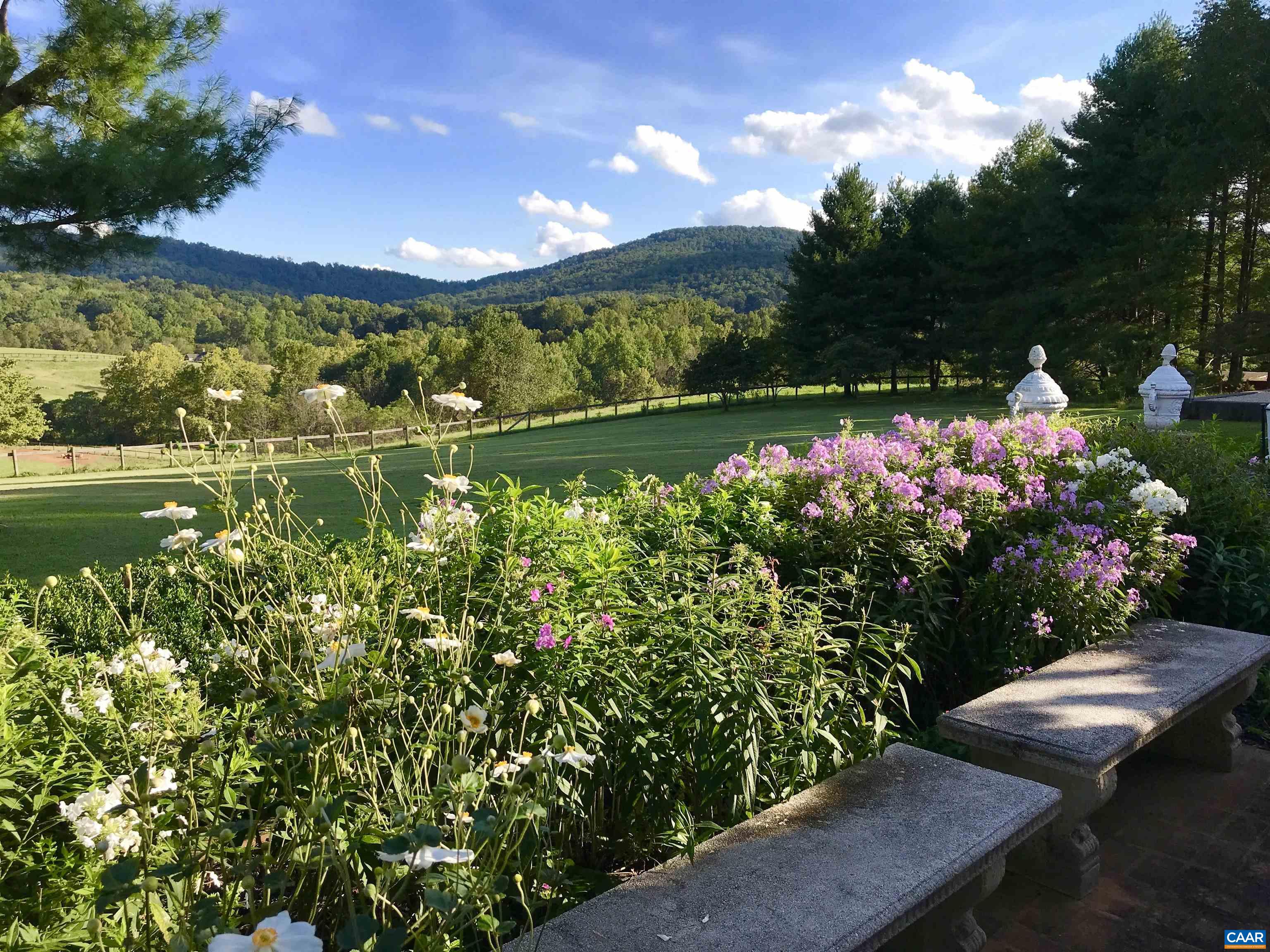 1293 HAMMOCKS GAP RD