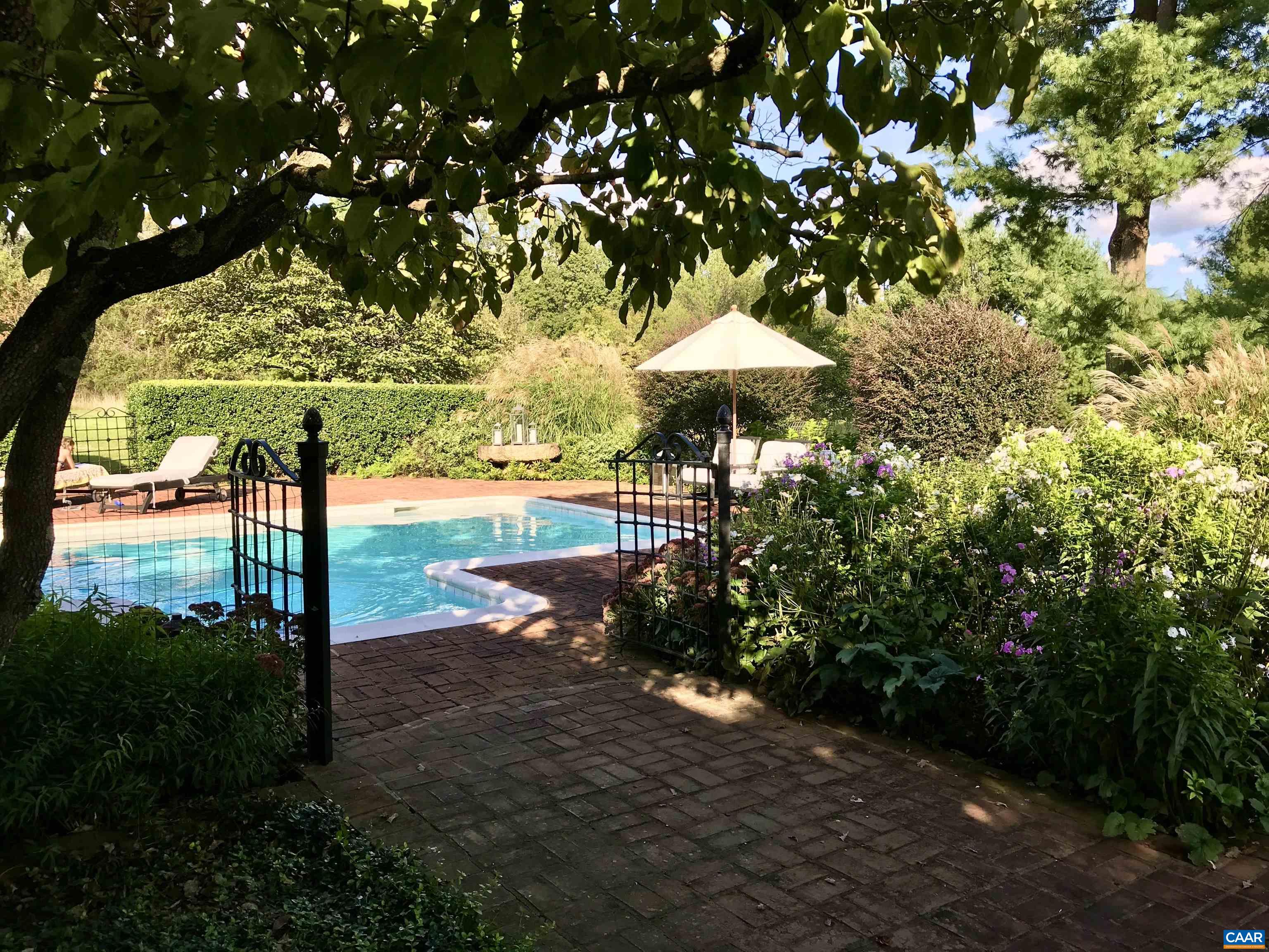 1293 HAMMOCKS GAP RD