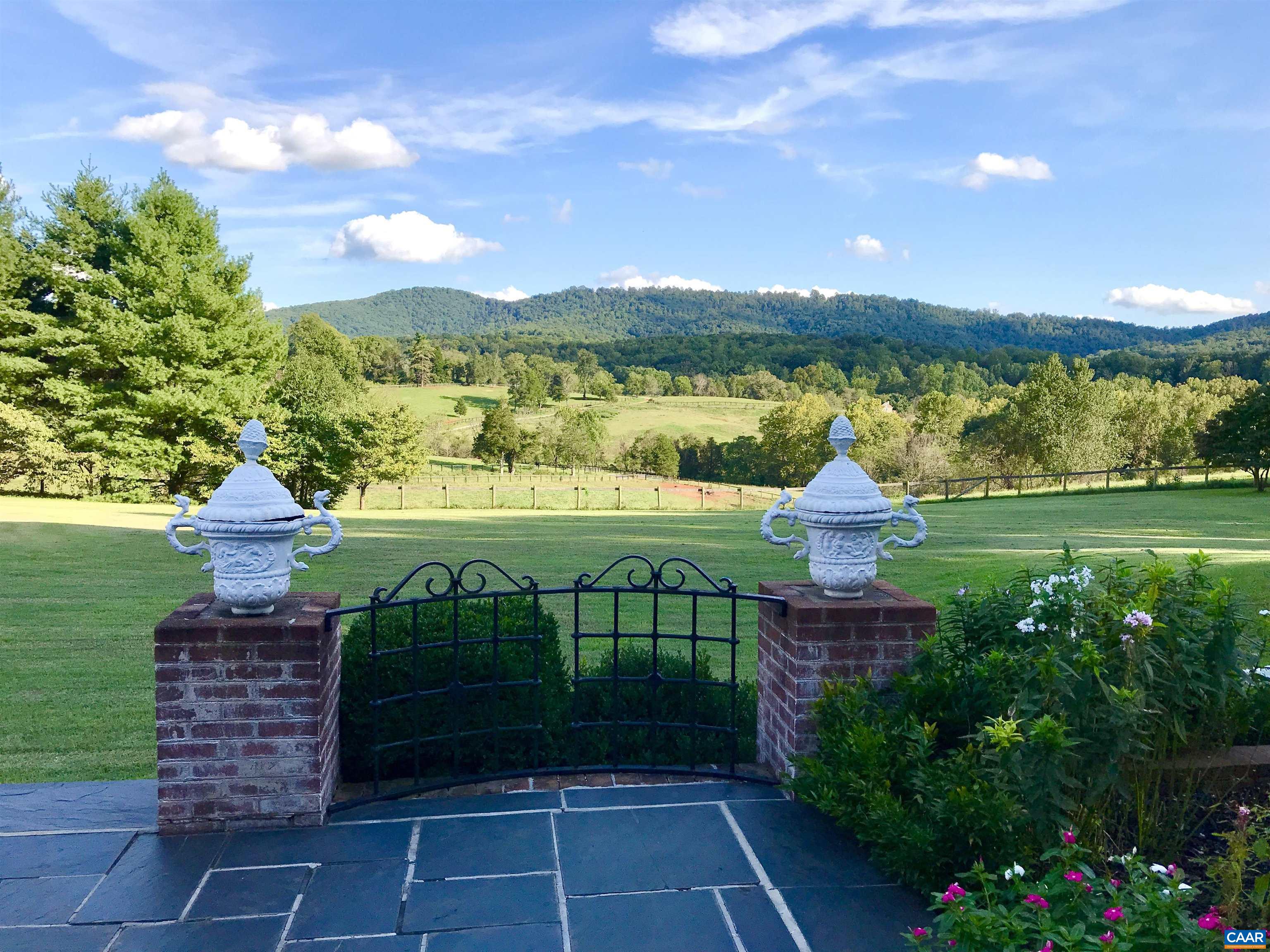 1293 HAMMOCKS GAP RD