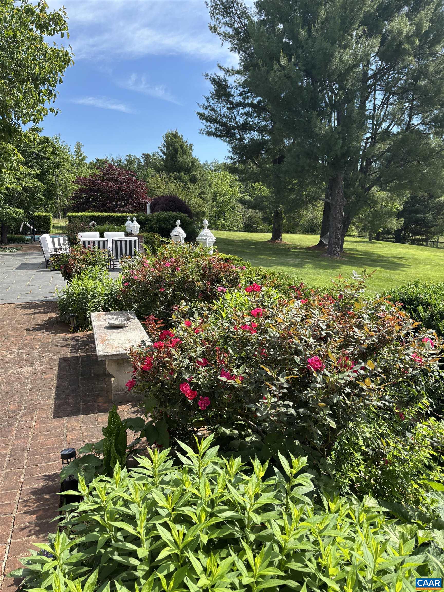 1293 HAMMOCKS GAP RD