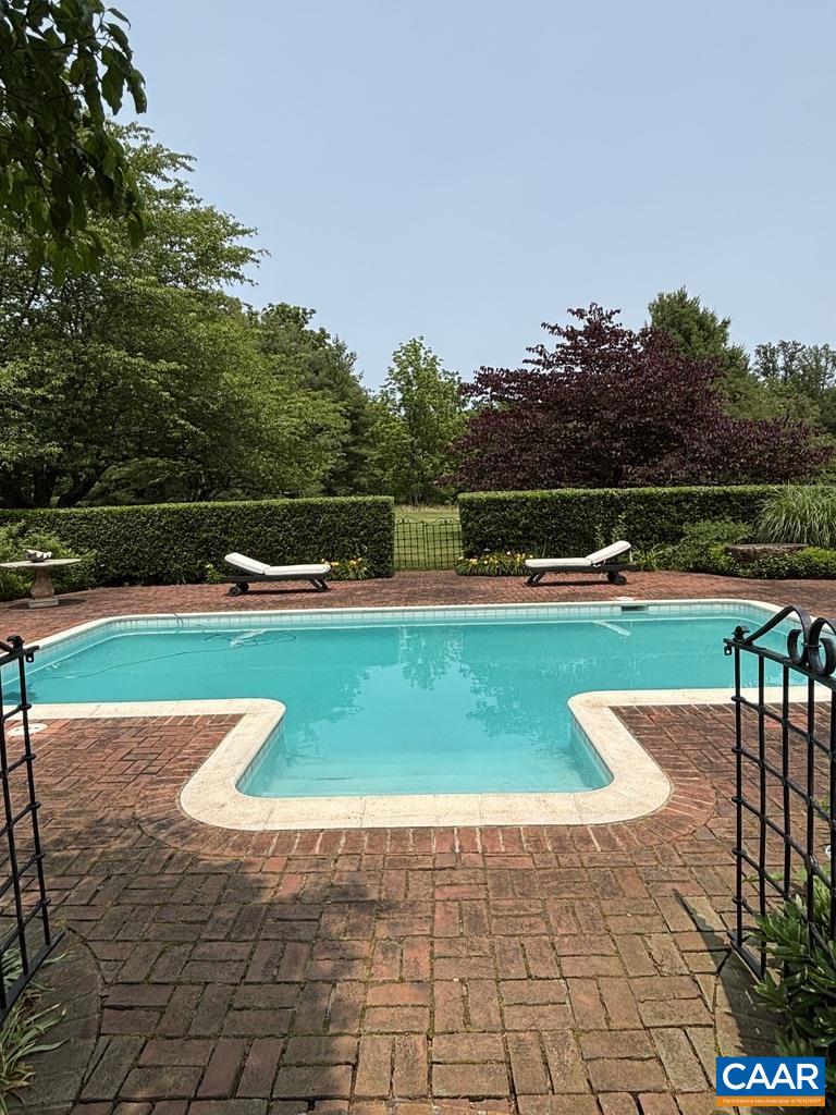 1293 HAMMOCKS GAP RD