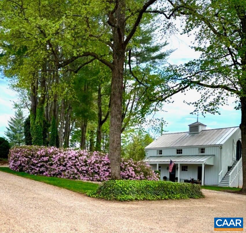 1293 HAMMOCKS GAP RD