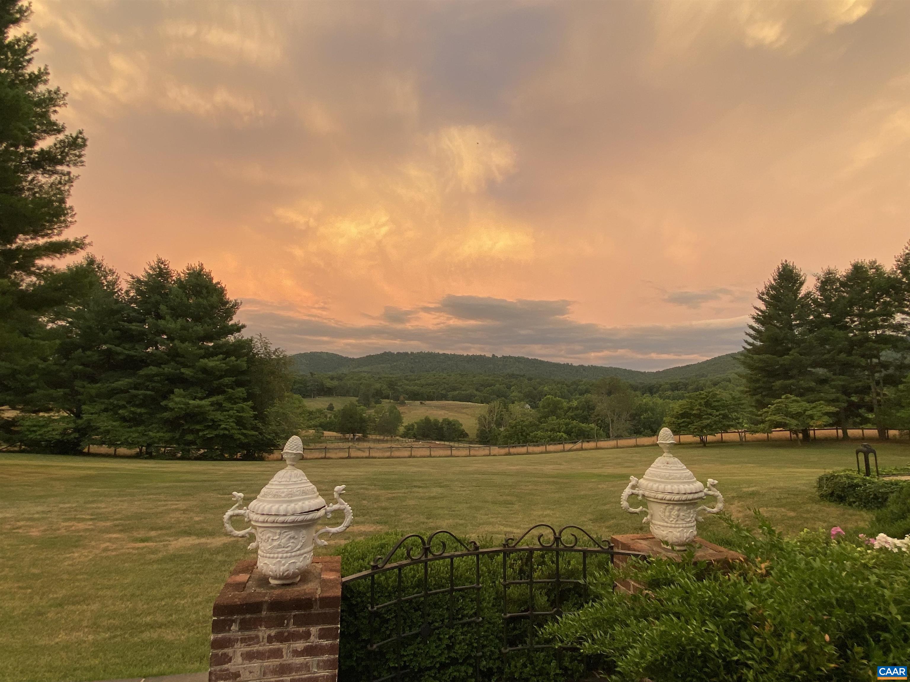 1293 HAMMOCKS GAP RD