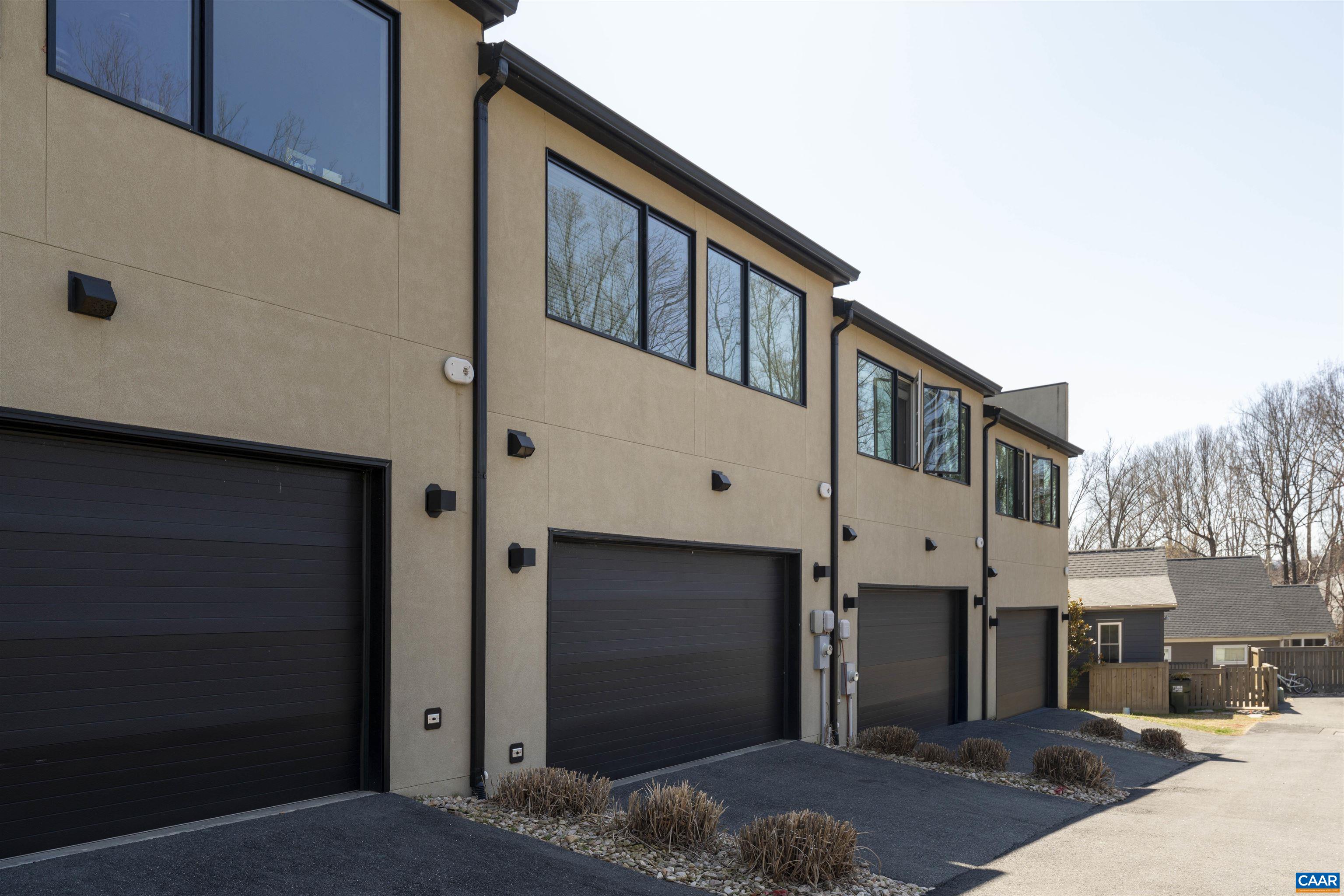 575 Lochlyn Hill Dr