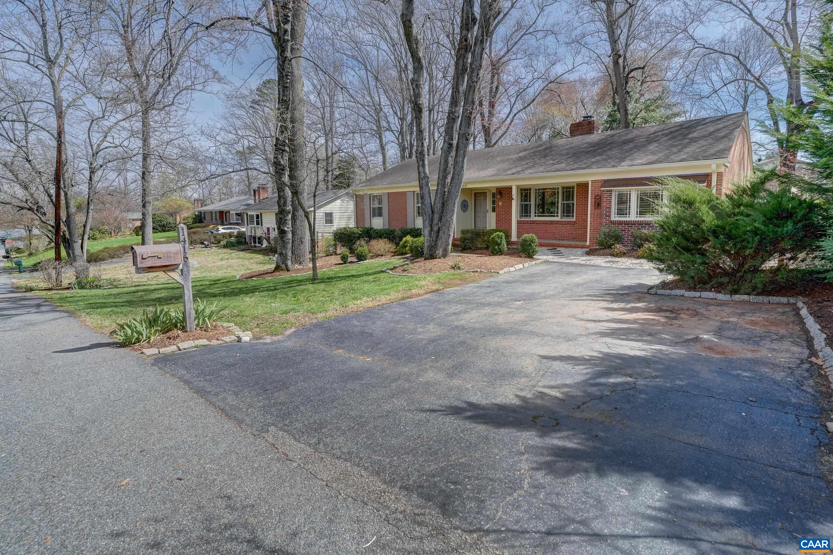 1416 LESTER DR