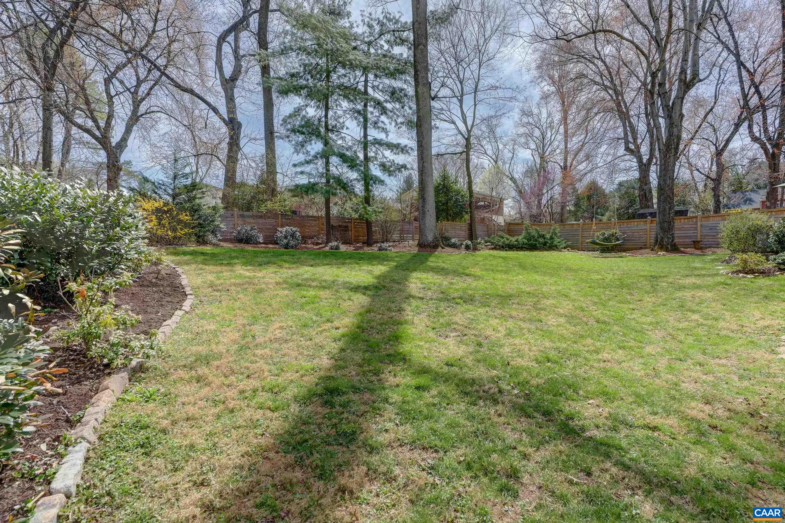 1416 LESTER DR