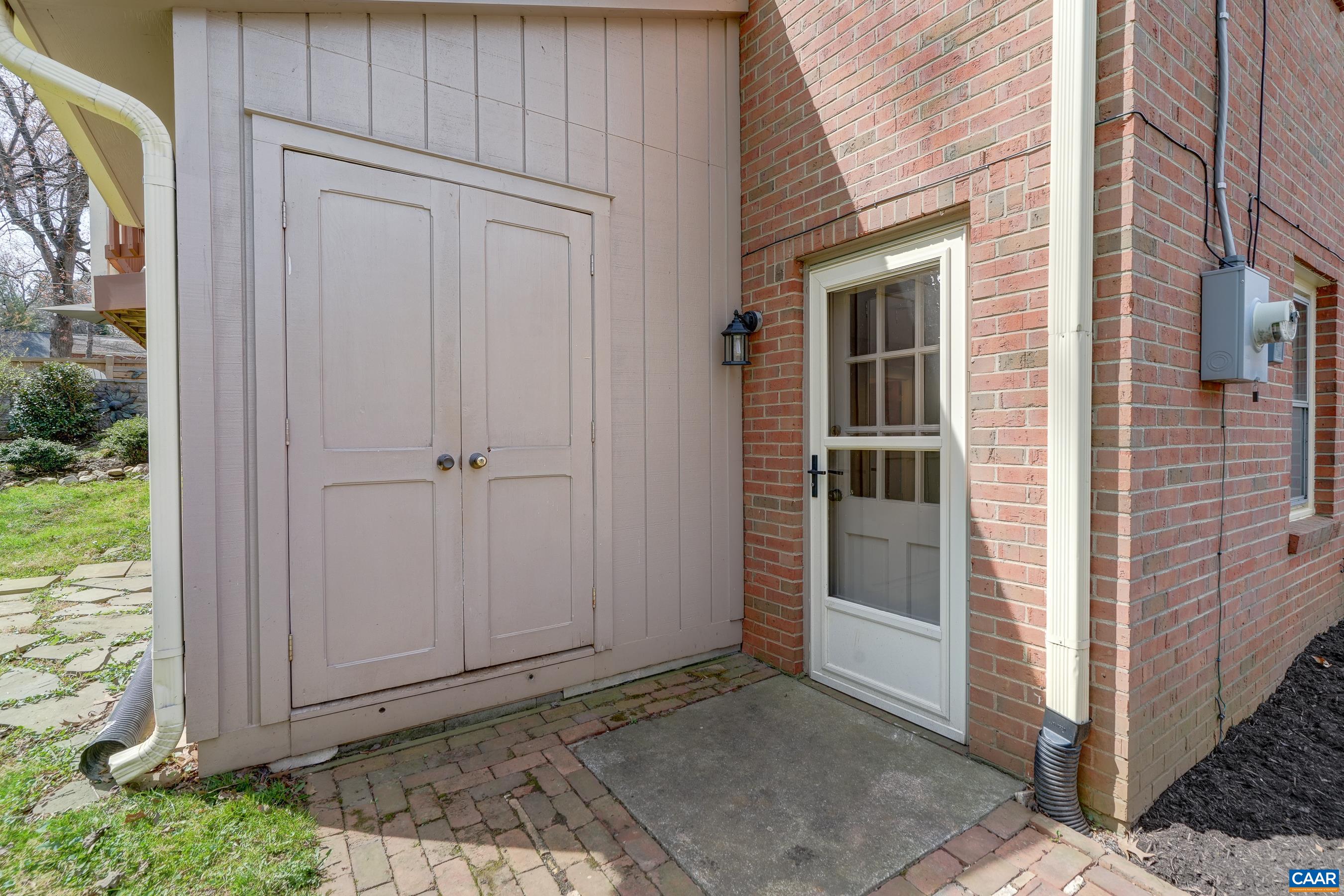 1416 LESTER DR