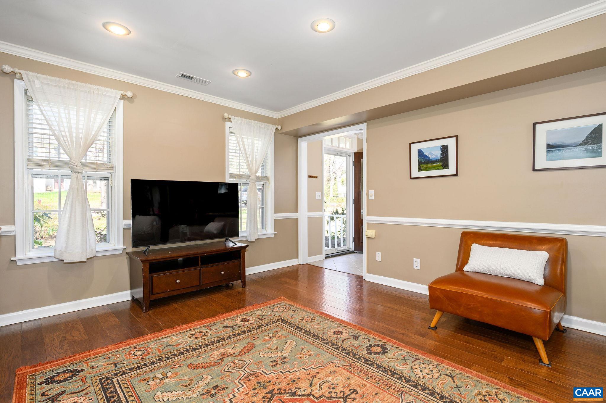 334 N BENNINGTON RD