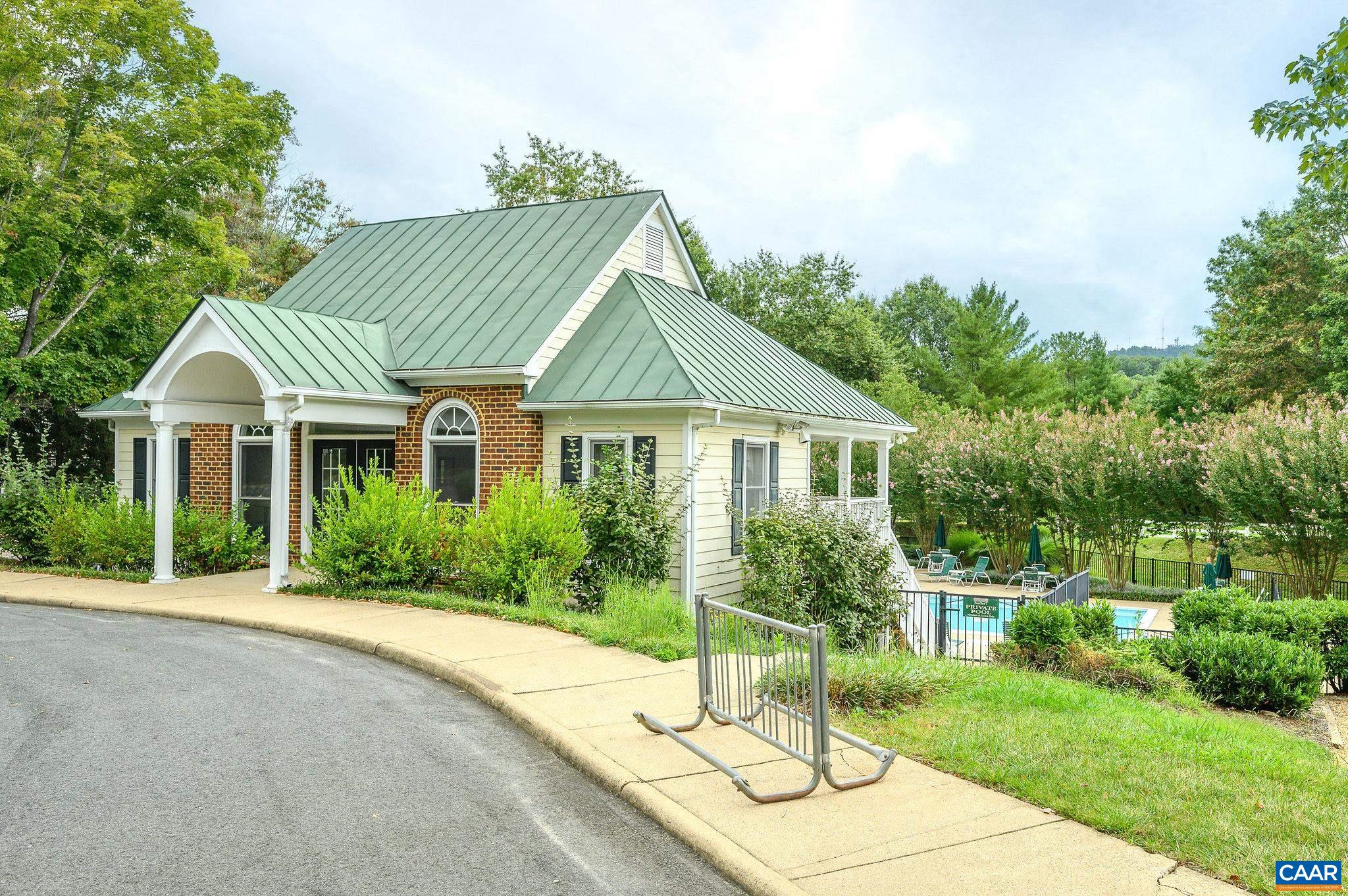 1156 FOXVALE LN