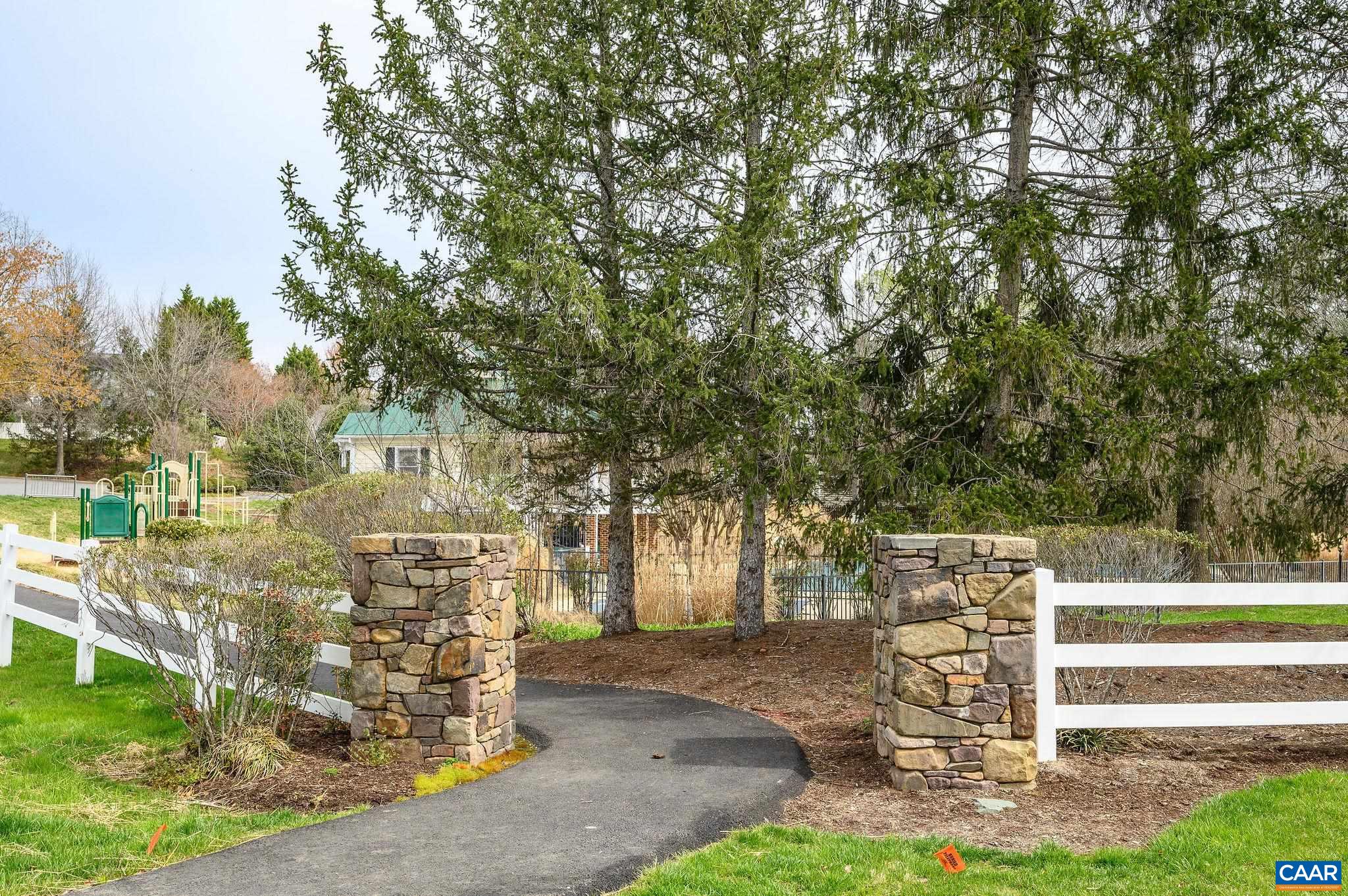 1156 FOXVALE LN