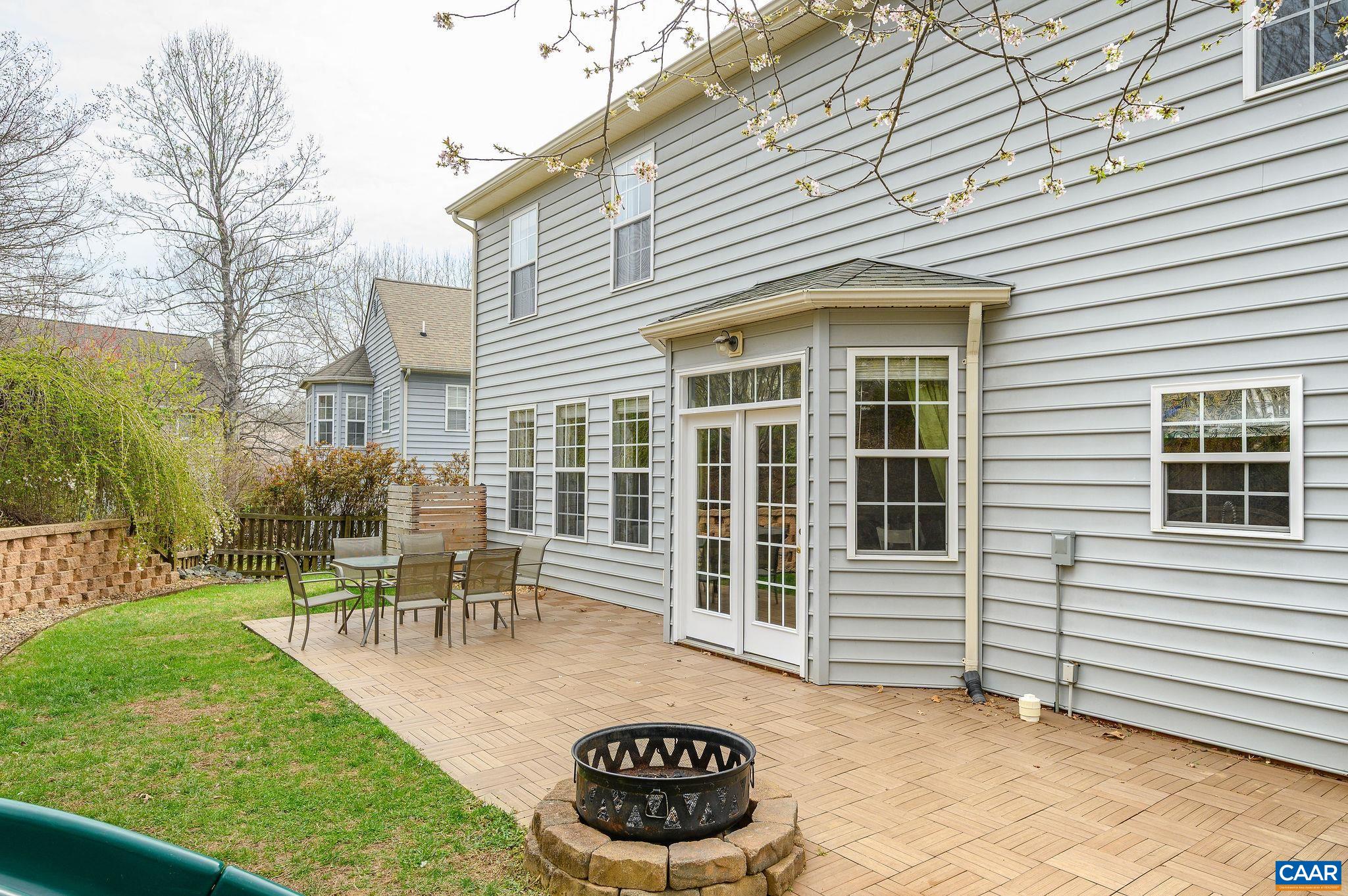 1156 FOXVALE LN