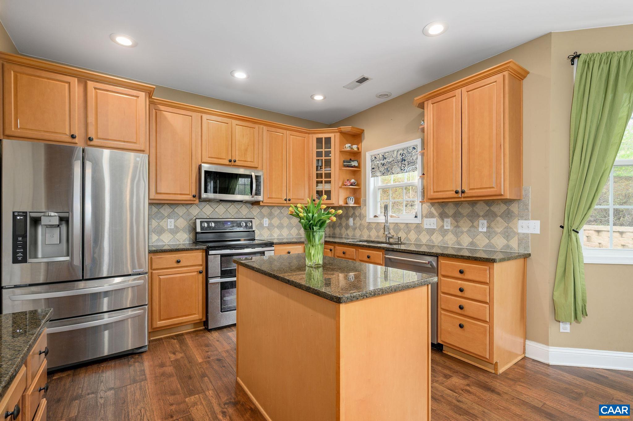 1156 FOXVALE LN