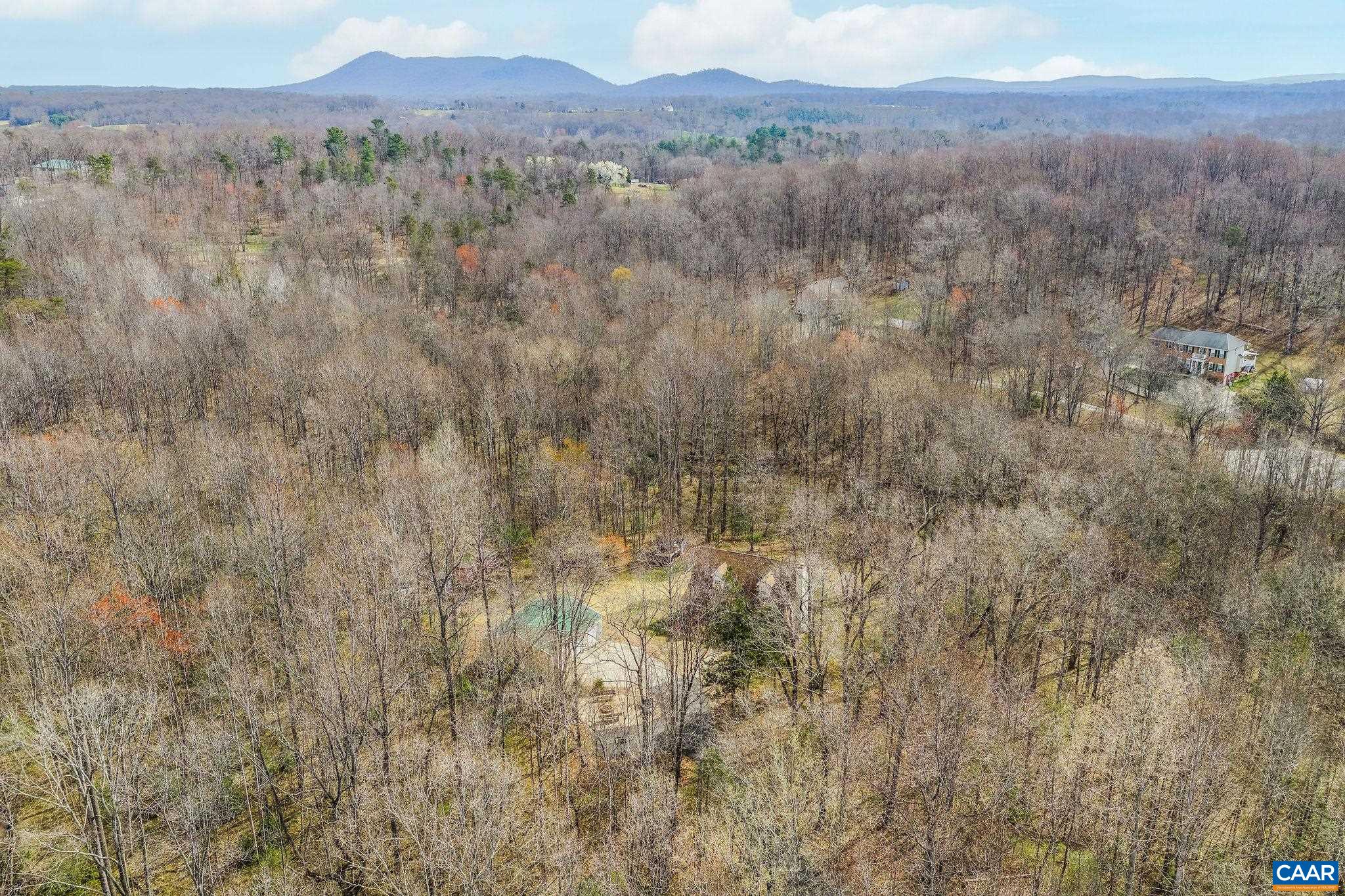 462 FOX HUNTERS LN