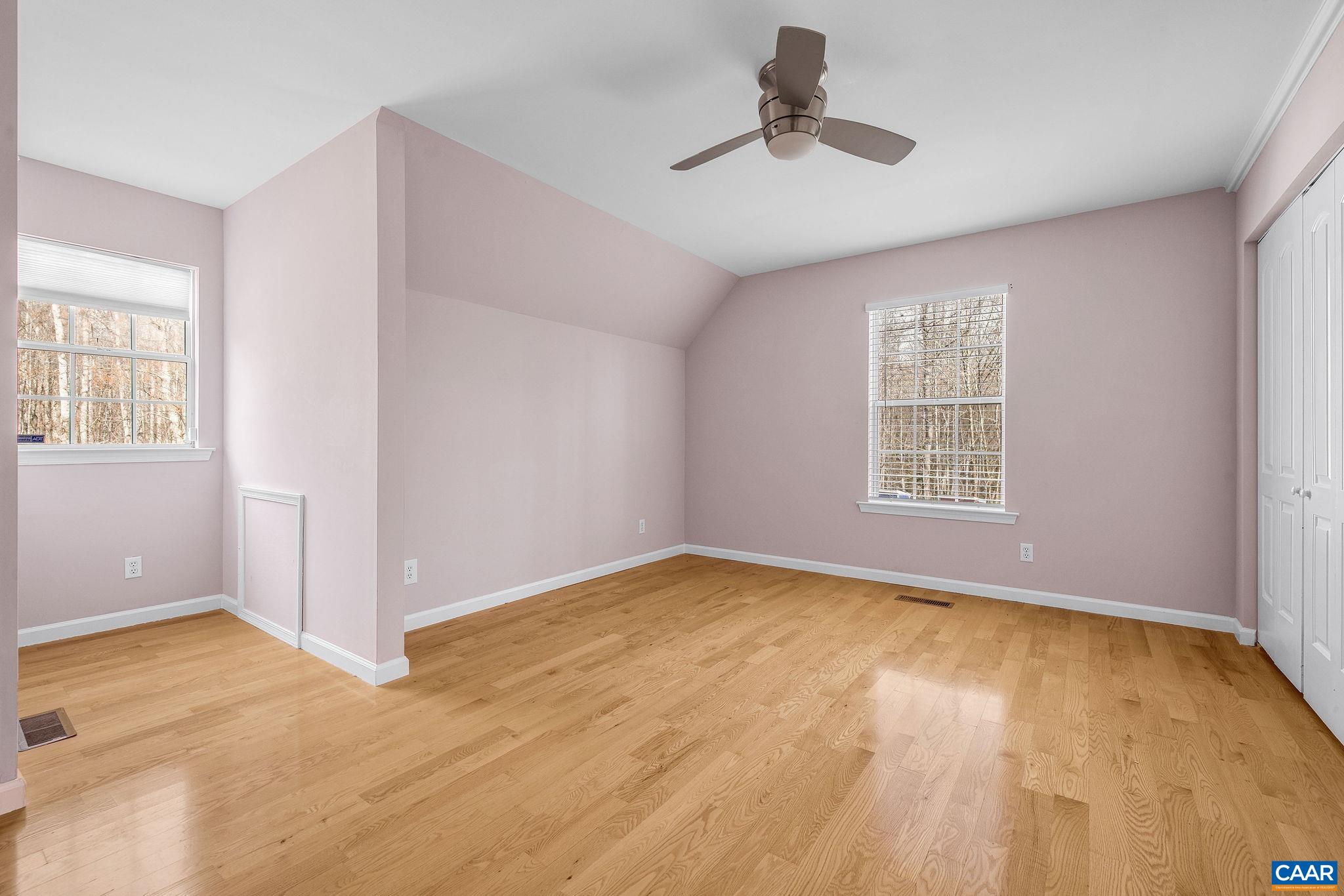 462 FOX HUNTERS LN