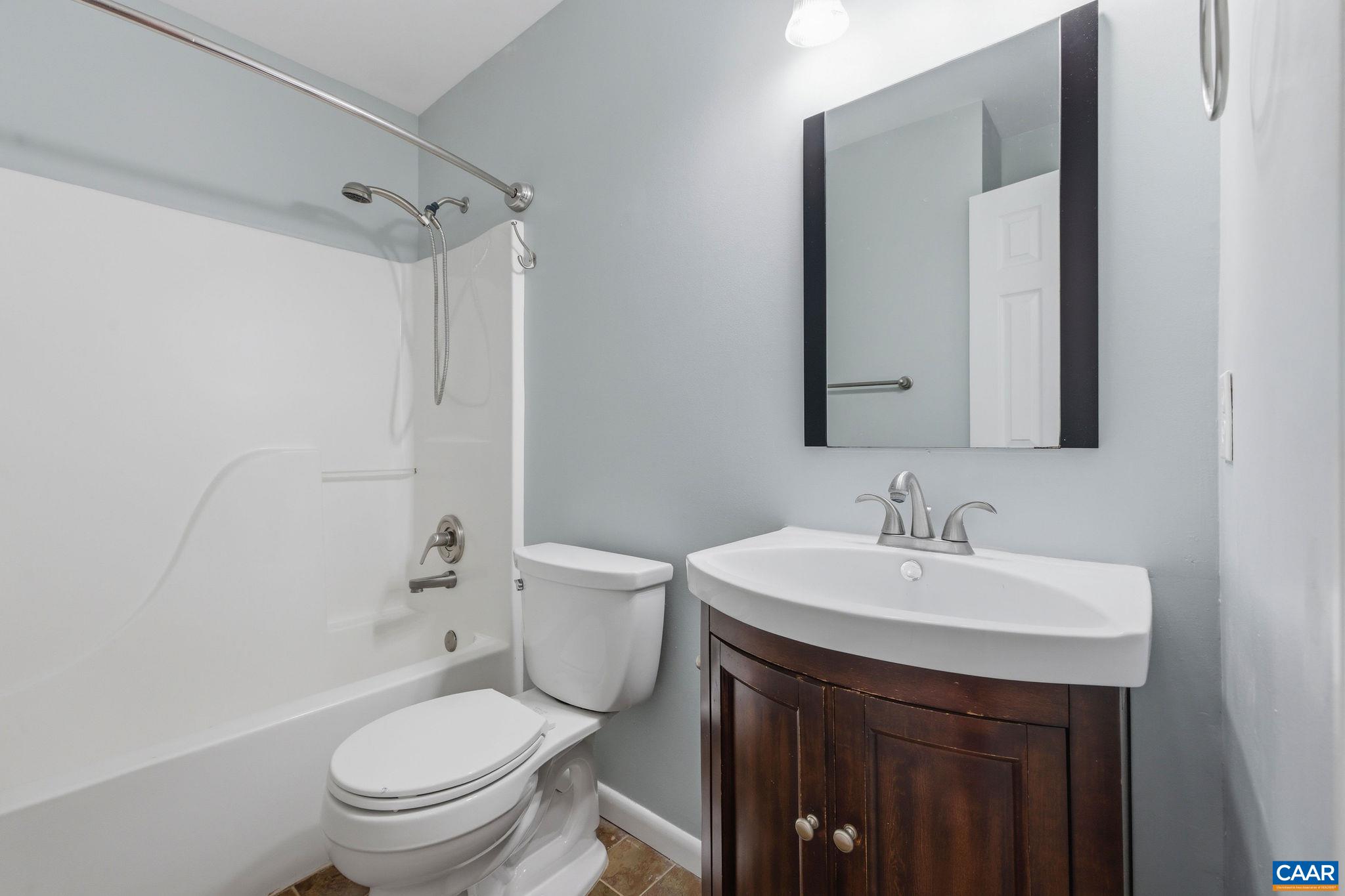 462 FOX HUNTERS LN