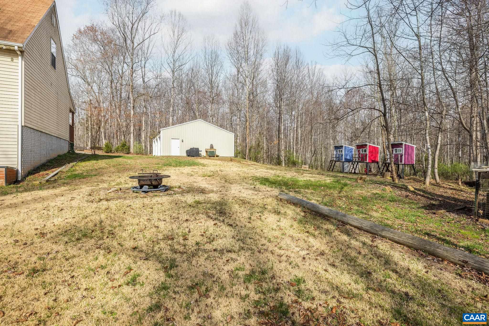 462 FOX HUNTERS LN