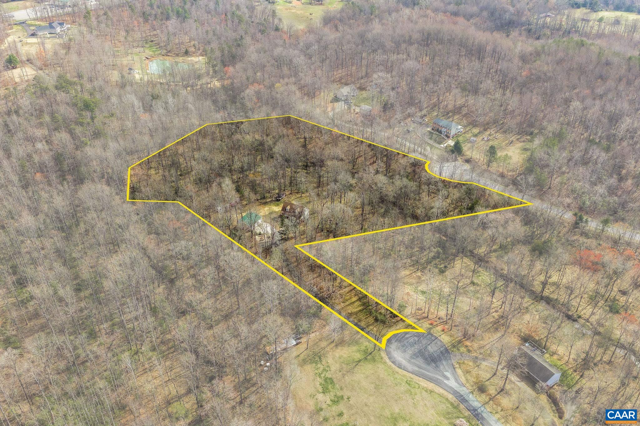 462 FOX HUNTERS LN