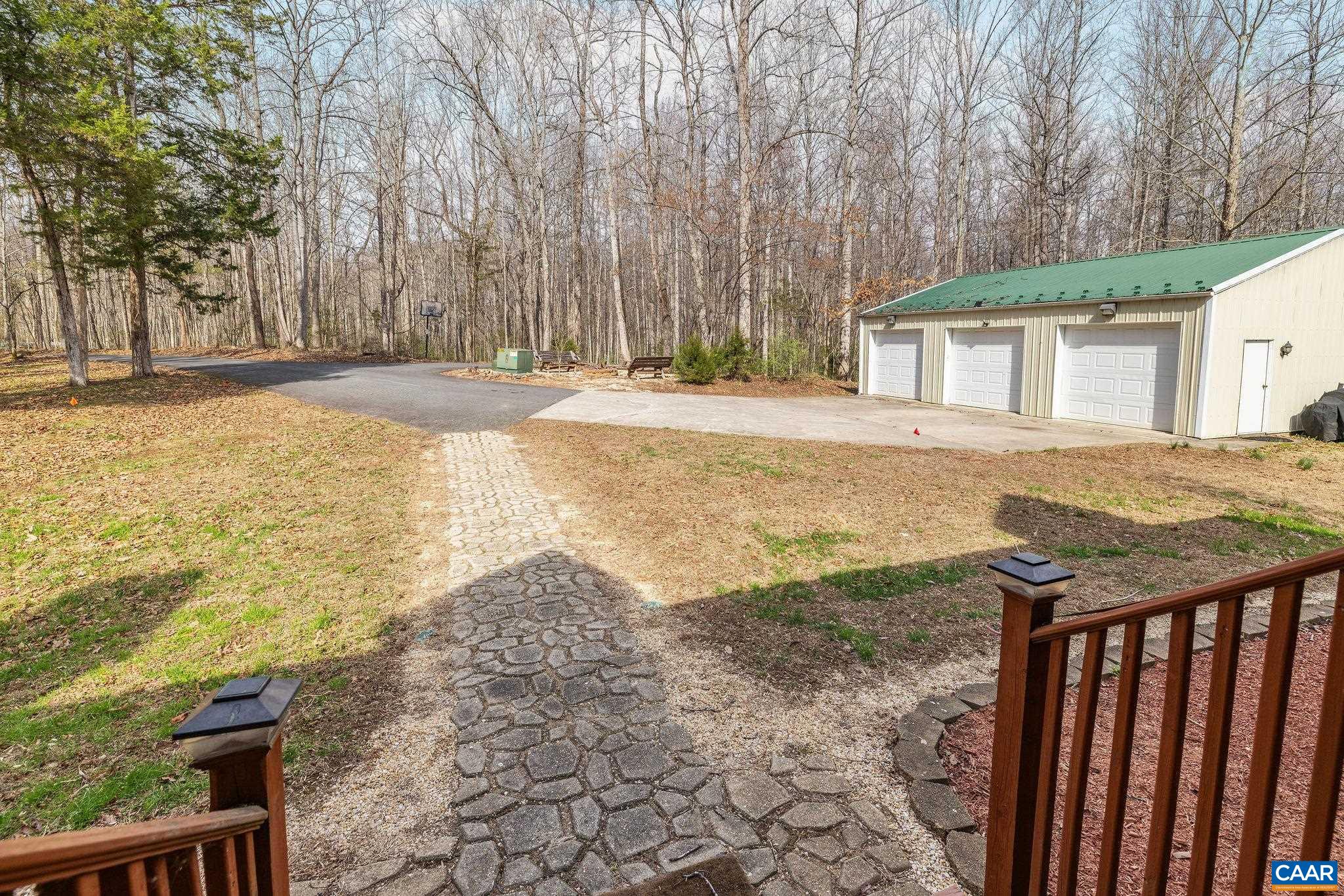 462 FOX HUNTERS LN