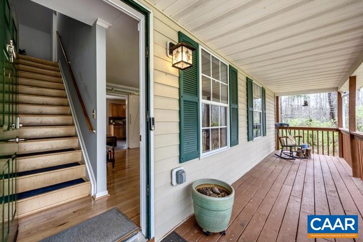 462 FOX HUNTERS LN
