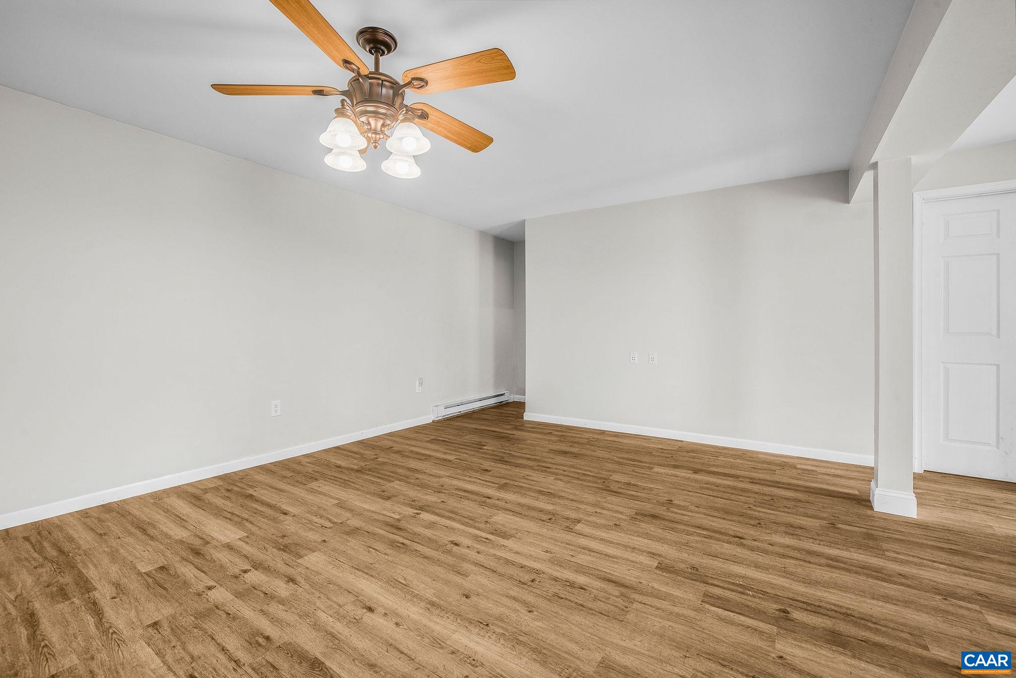 462 FOX HUNTERS LN