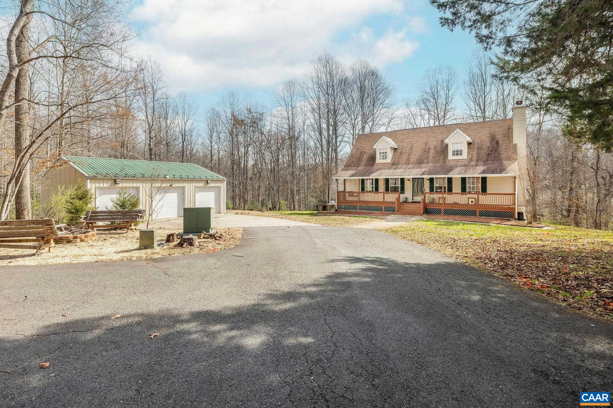 462 FOX HUNTERS LN