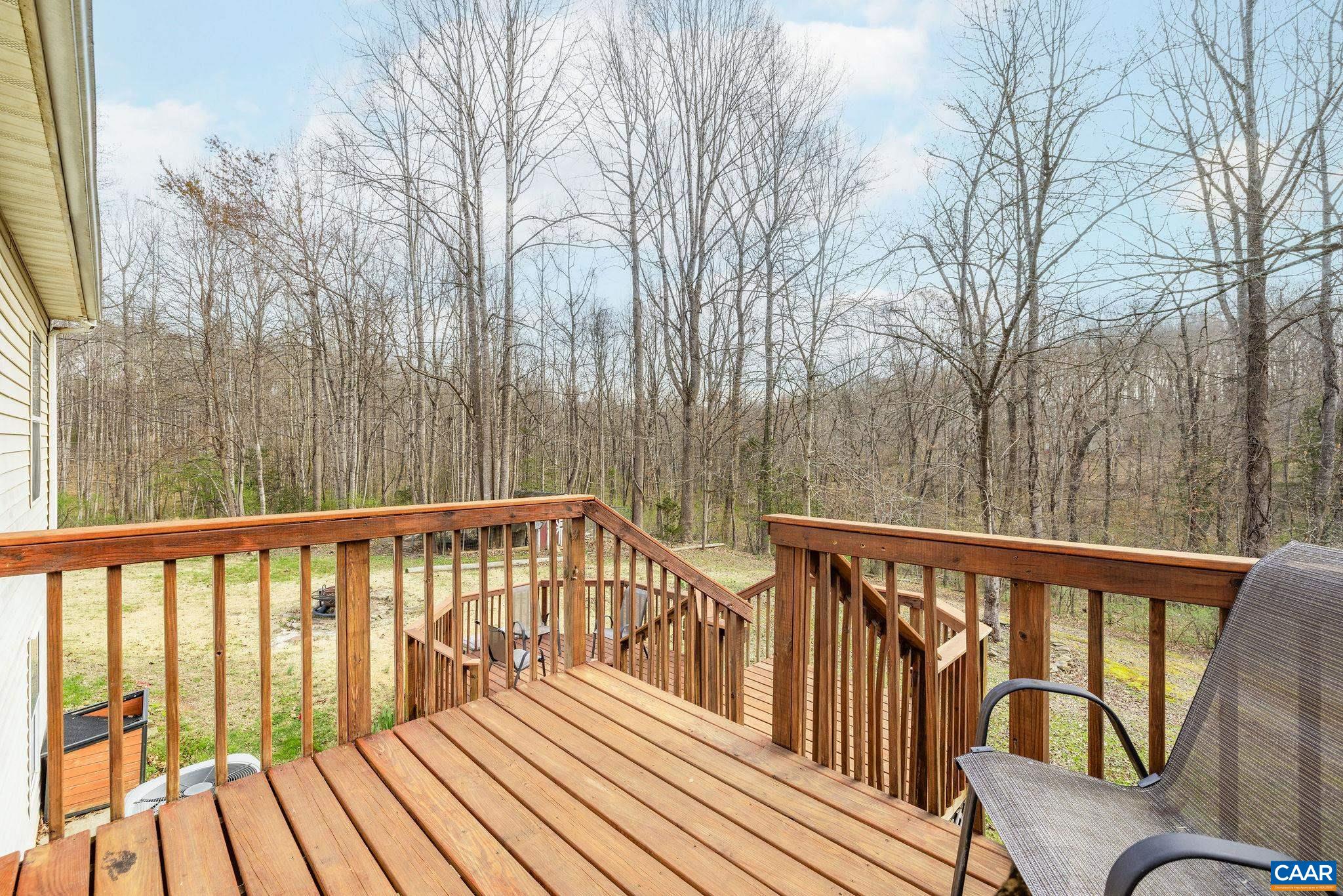 462 FOX HUNTERS LN
