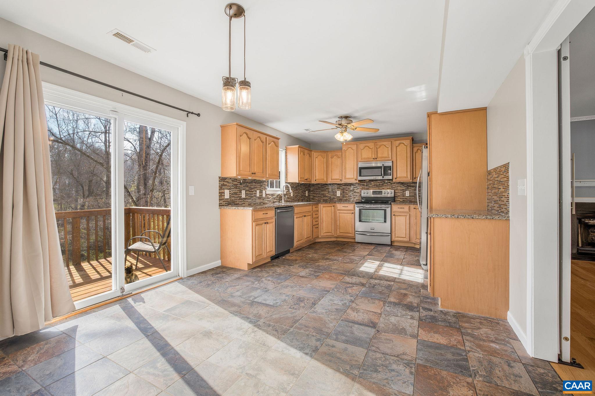 462 FOX HUNTERS LN