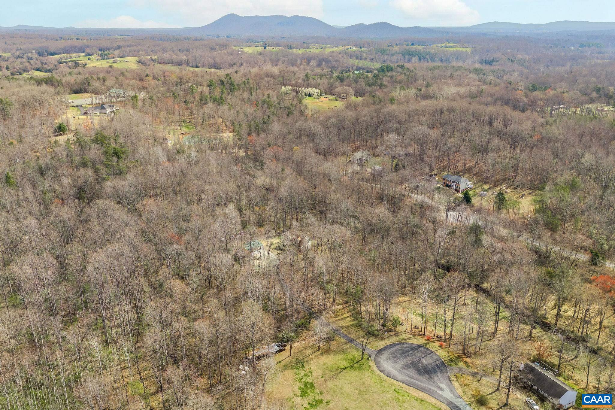 462 FOX HUNTERS LN