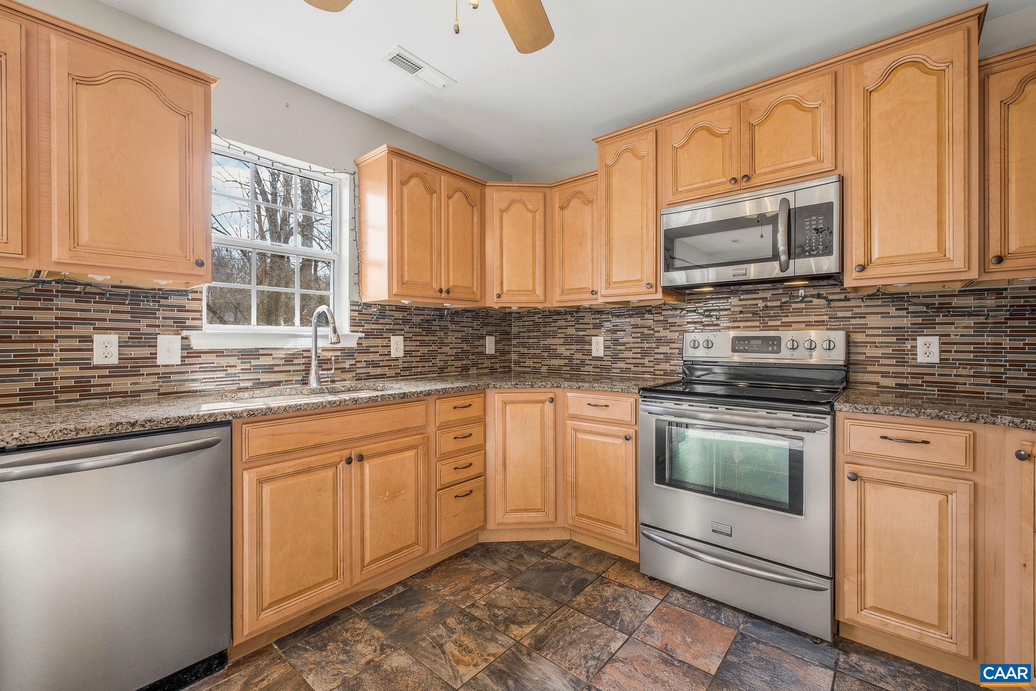 462 FOX HUNTERS LN
