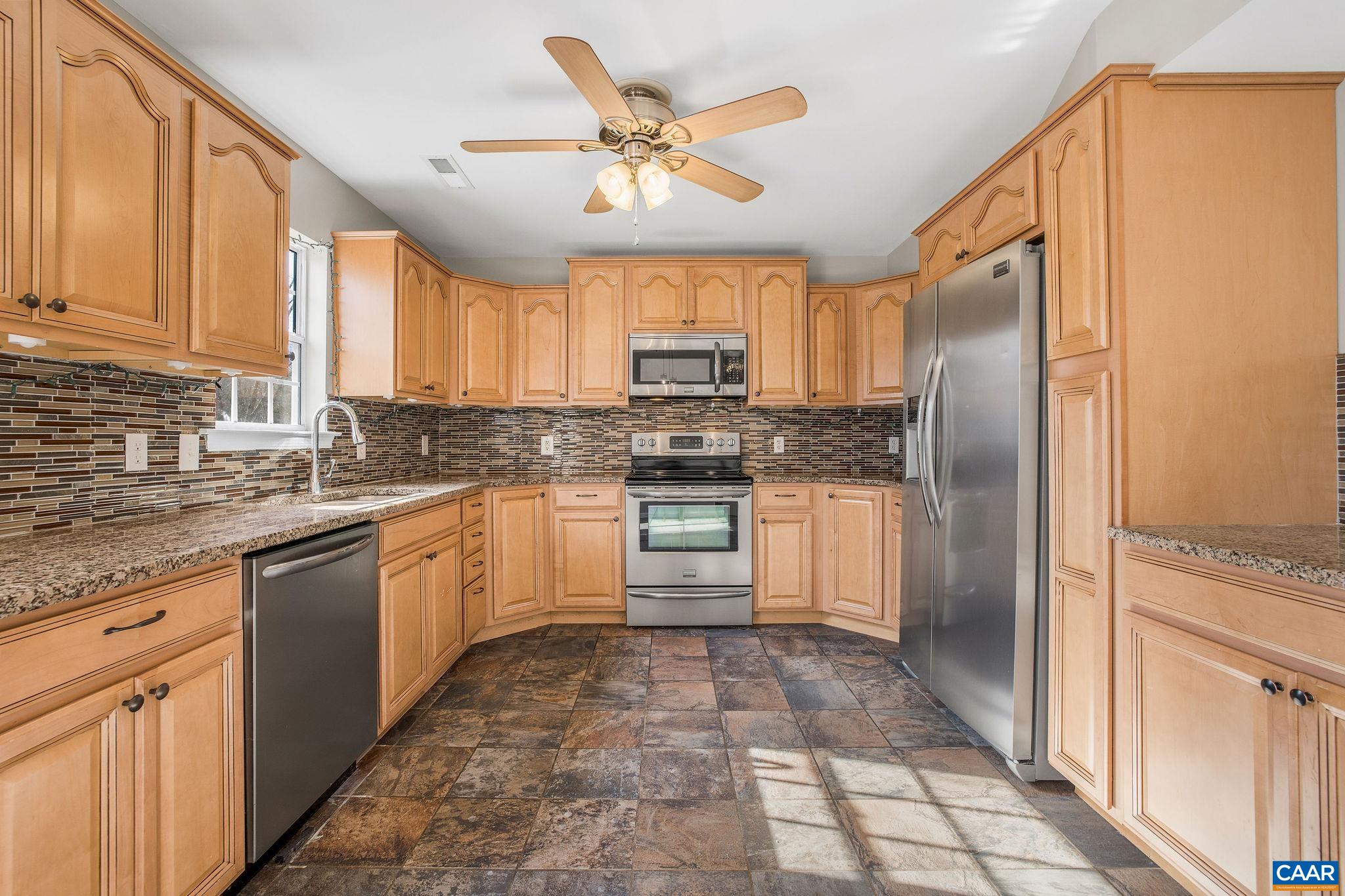 462 FOX HUNTERS LN
