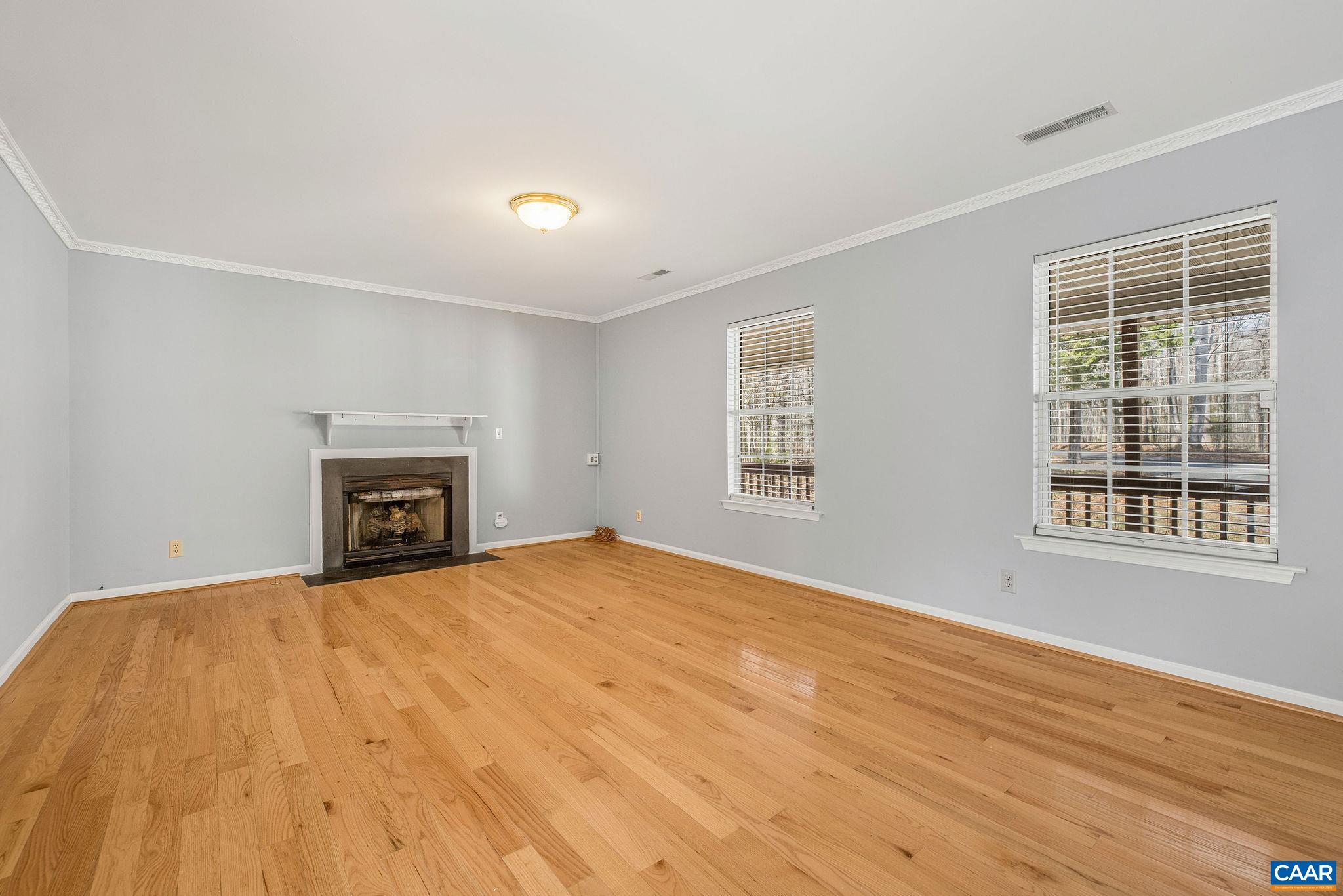 462 FOX HUNTERS LN