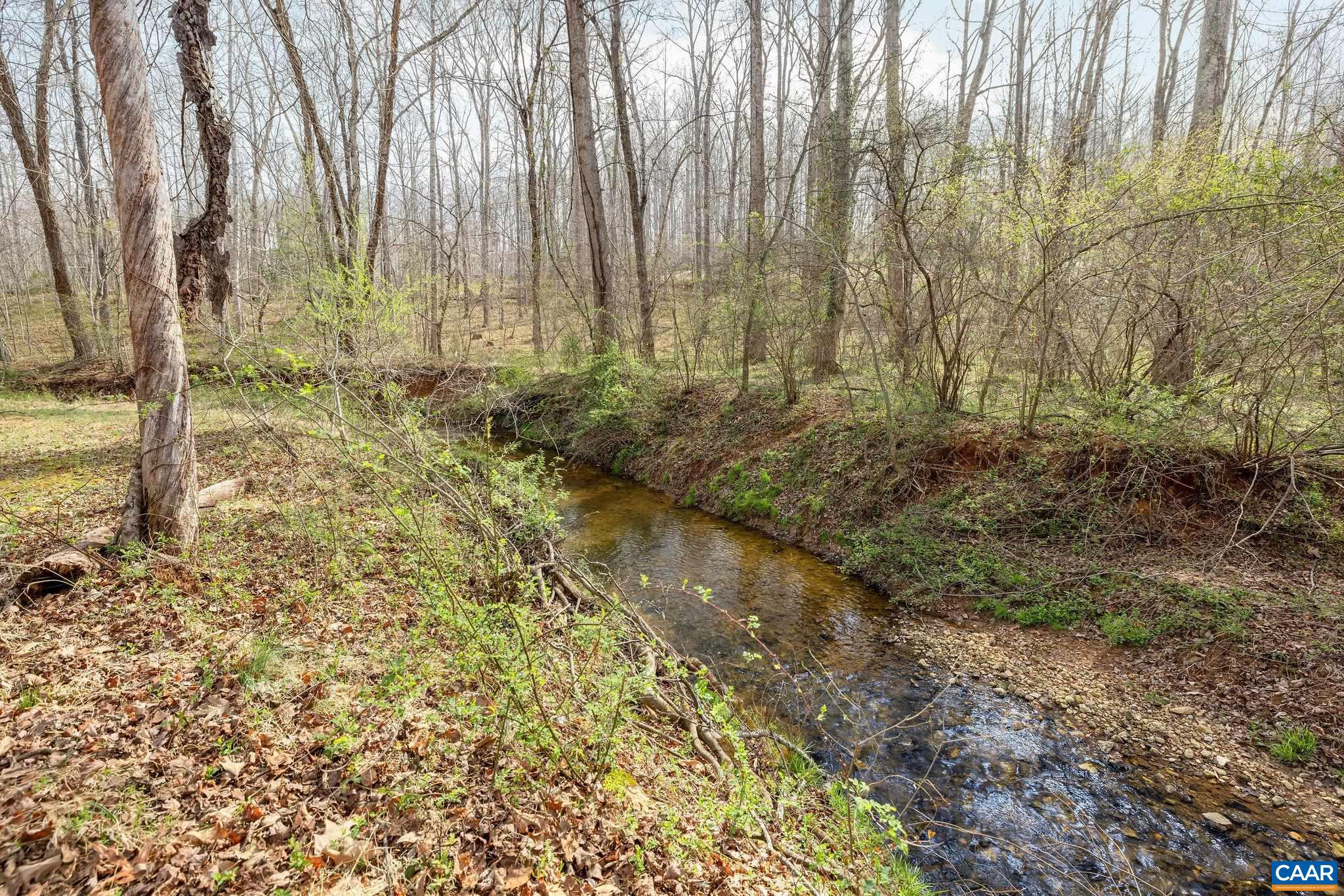 462 FOX HUNTERS LN