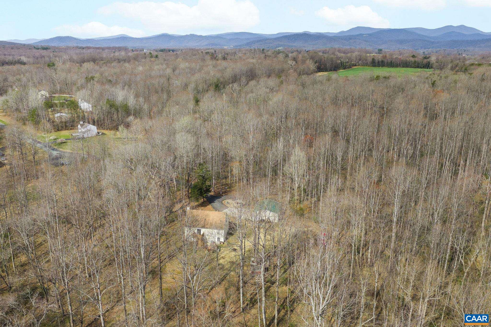 462 FOX HUNTERS LN