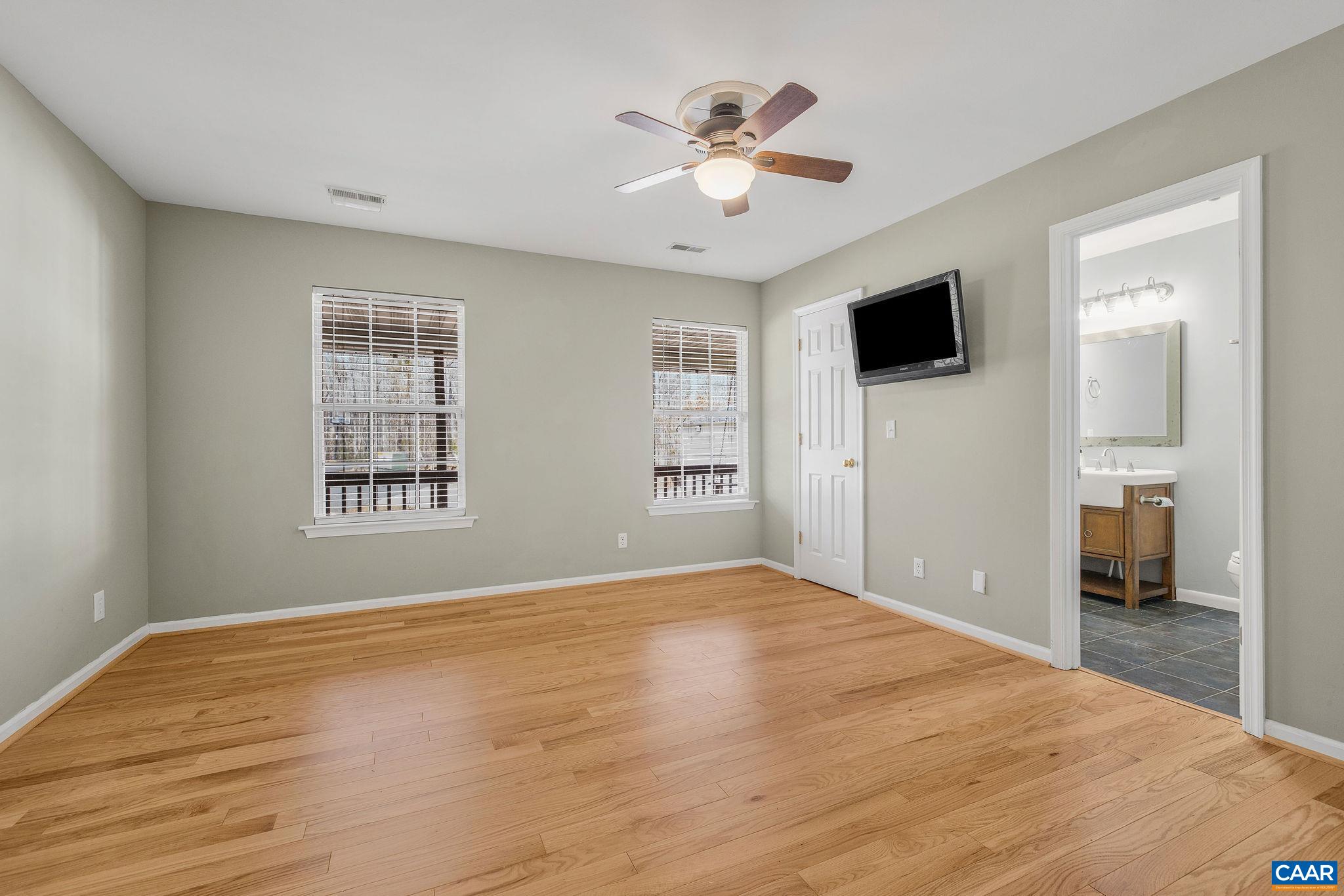 462 FOX HUNTERS LN