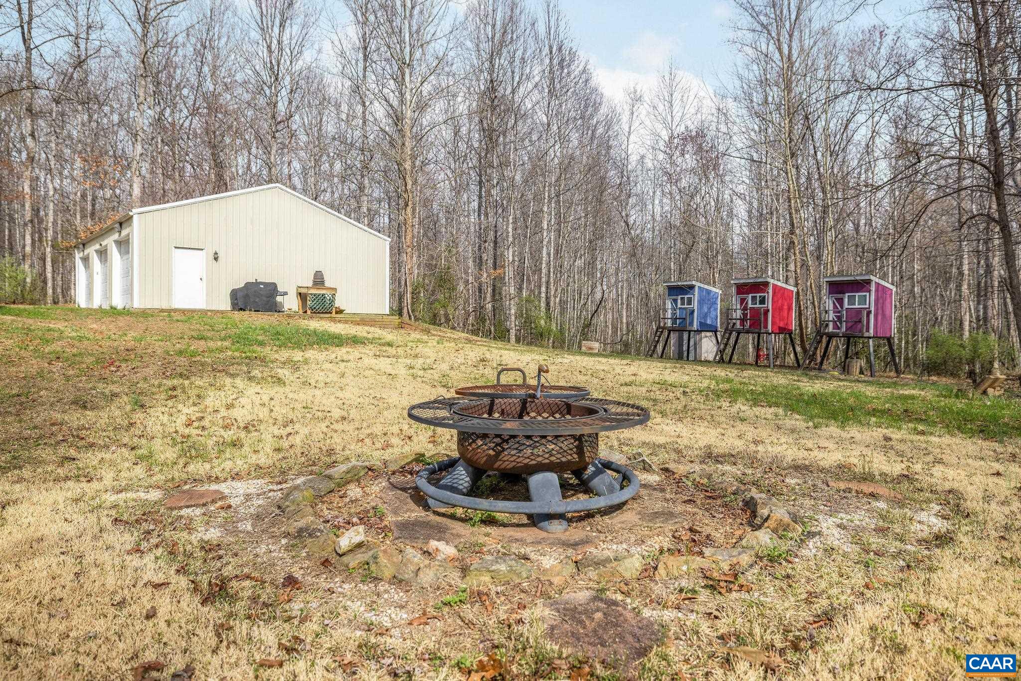 462 FOX HUNTERS LN