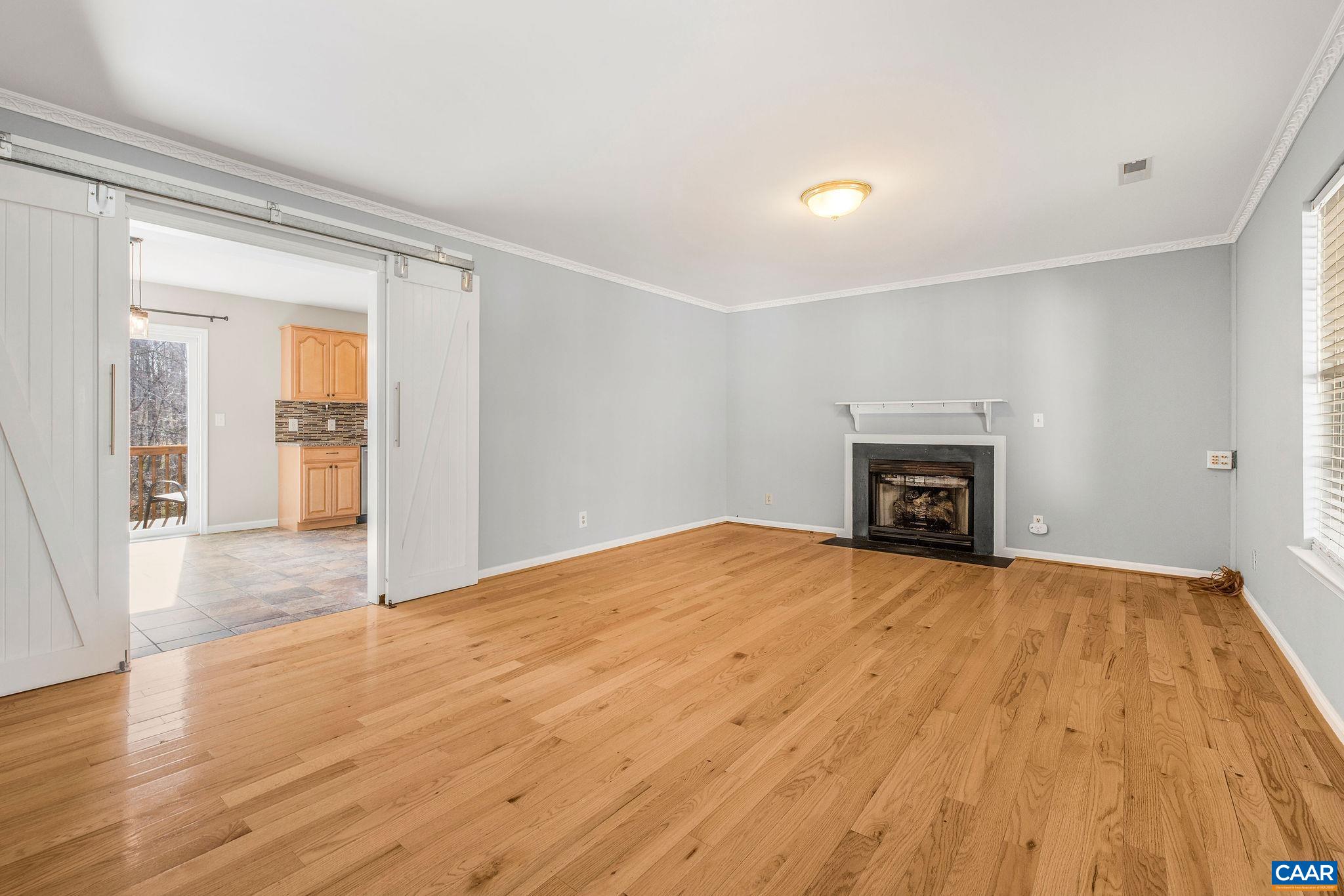 462 FOX HUNTERS LN