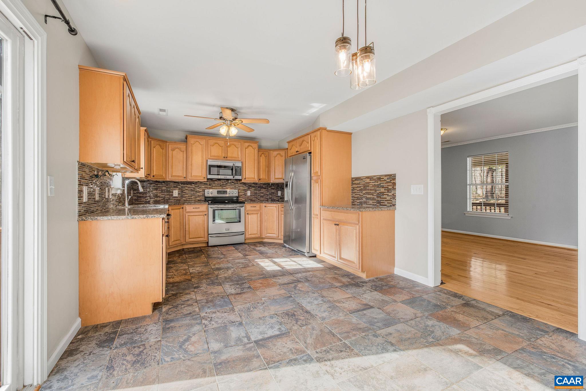 462 FOX HUNTERS LN