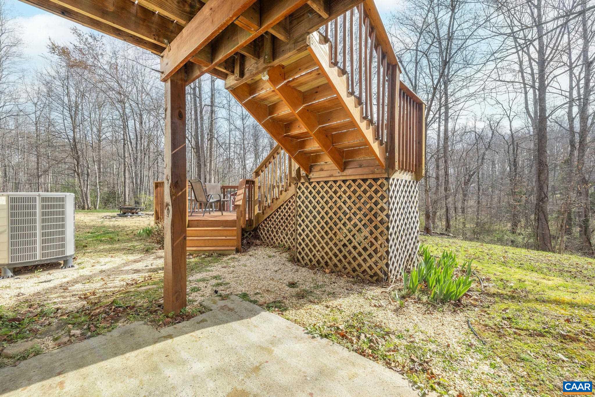 462 FOX HUNTERS LN
