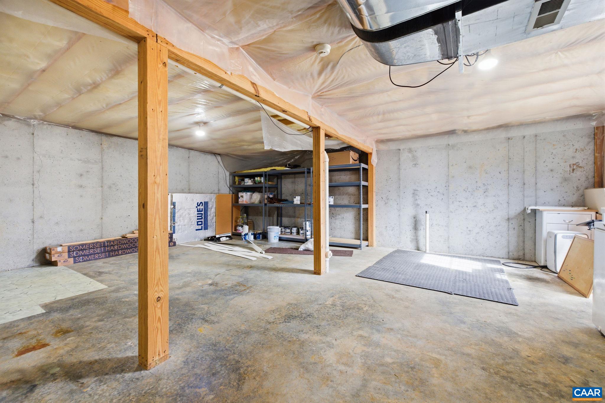 462 FOX HUNTERS LN