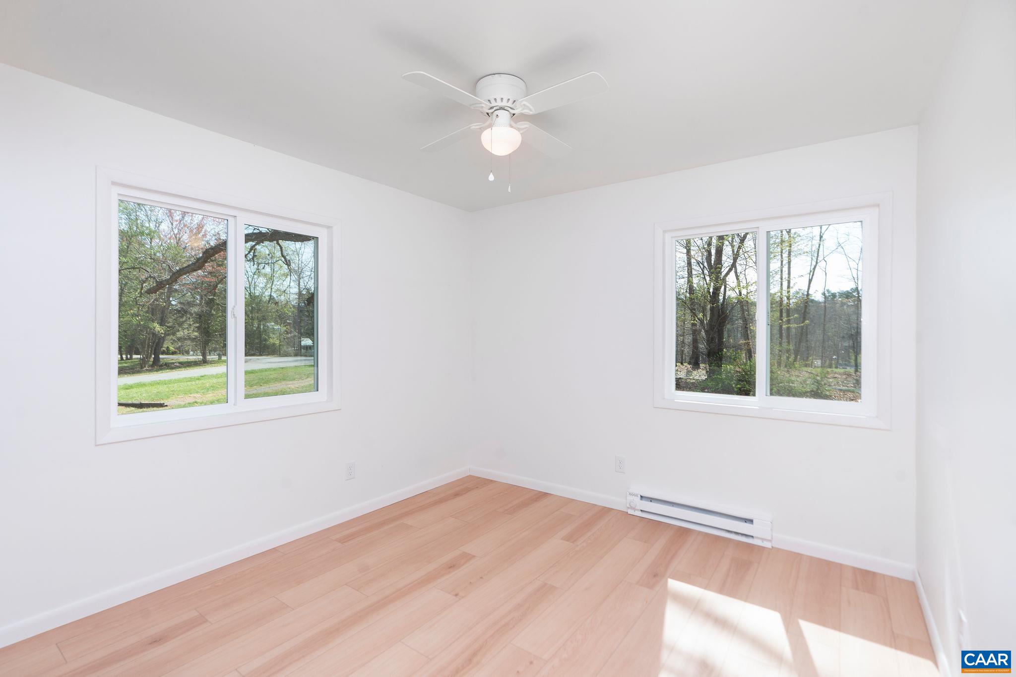 375 FENCE RD