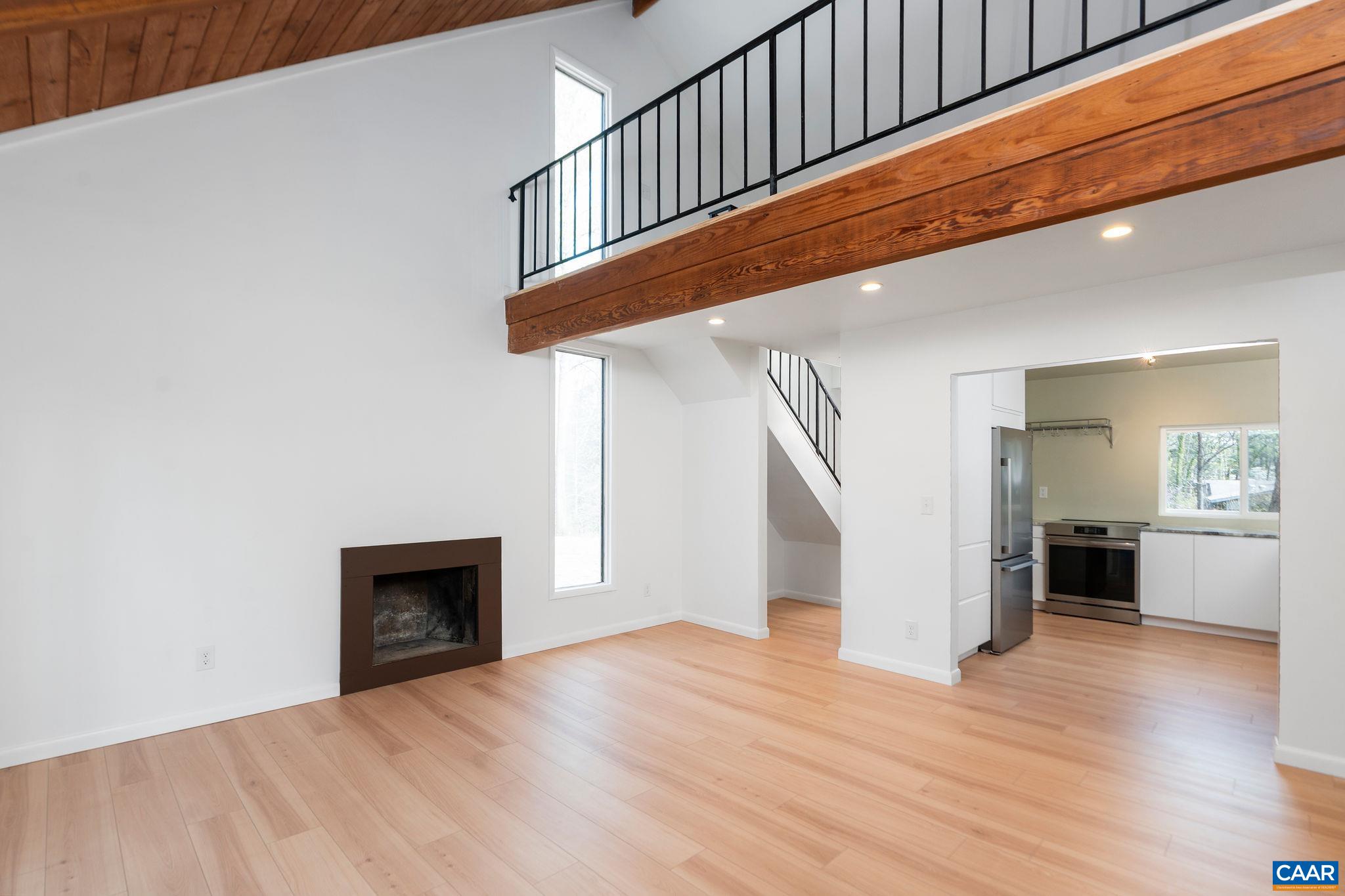 375 FENCE RD