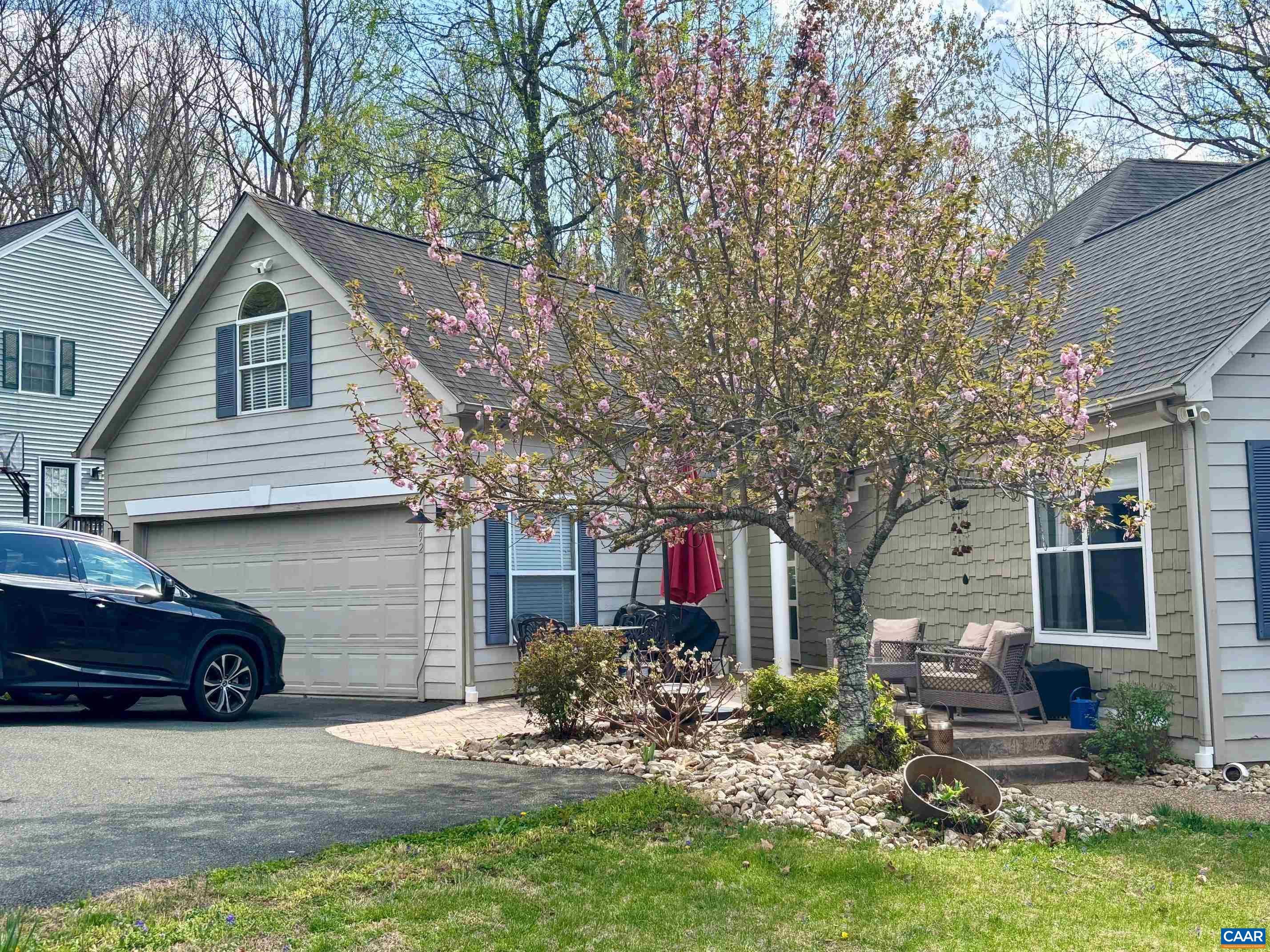 292 BLACKTHORN LN