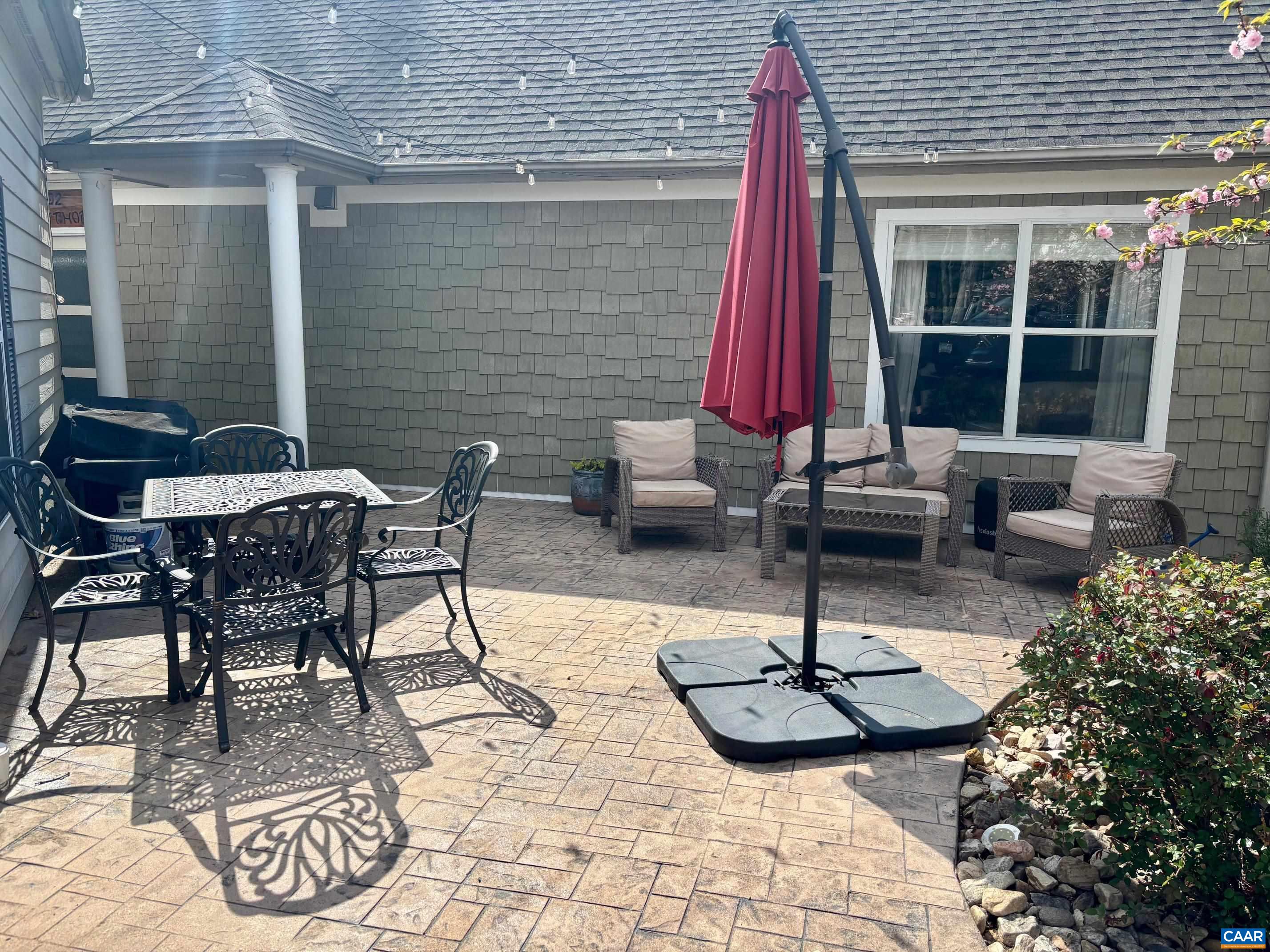 292 BLACKTHORN LN