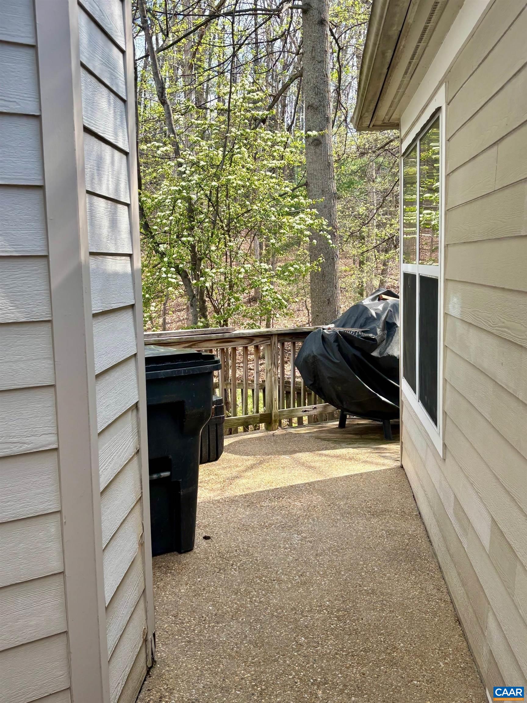 292 BLACKTHORN LN