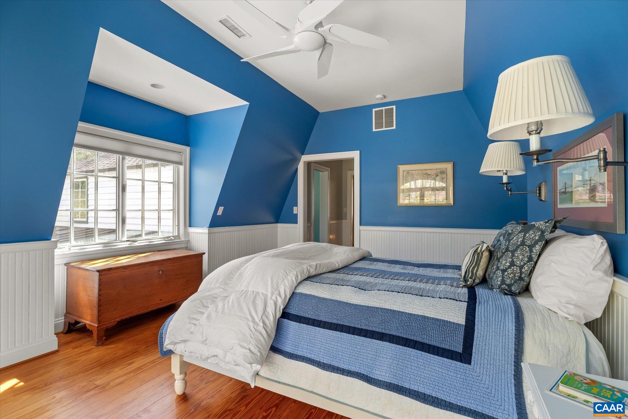 995 OLD GARTH RD