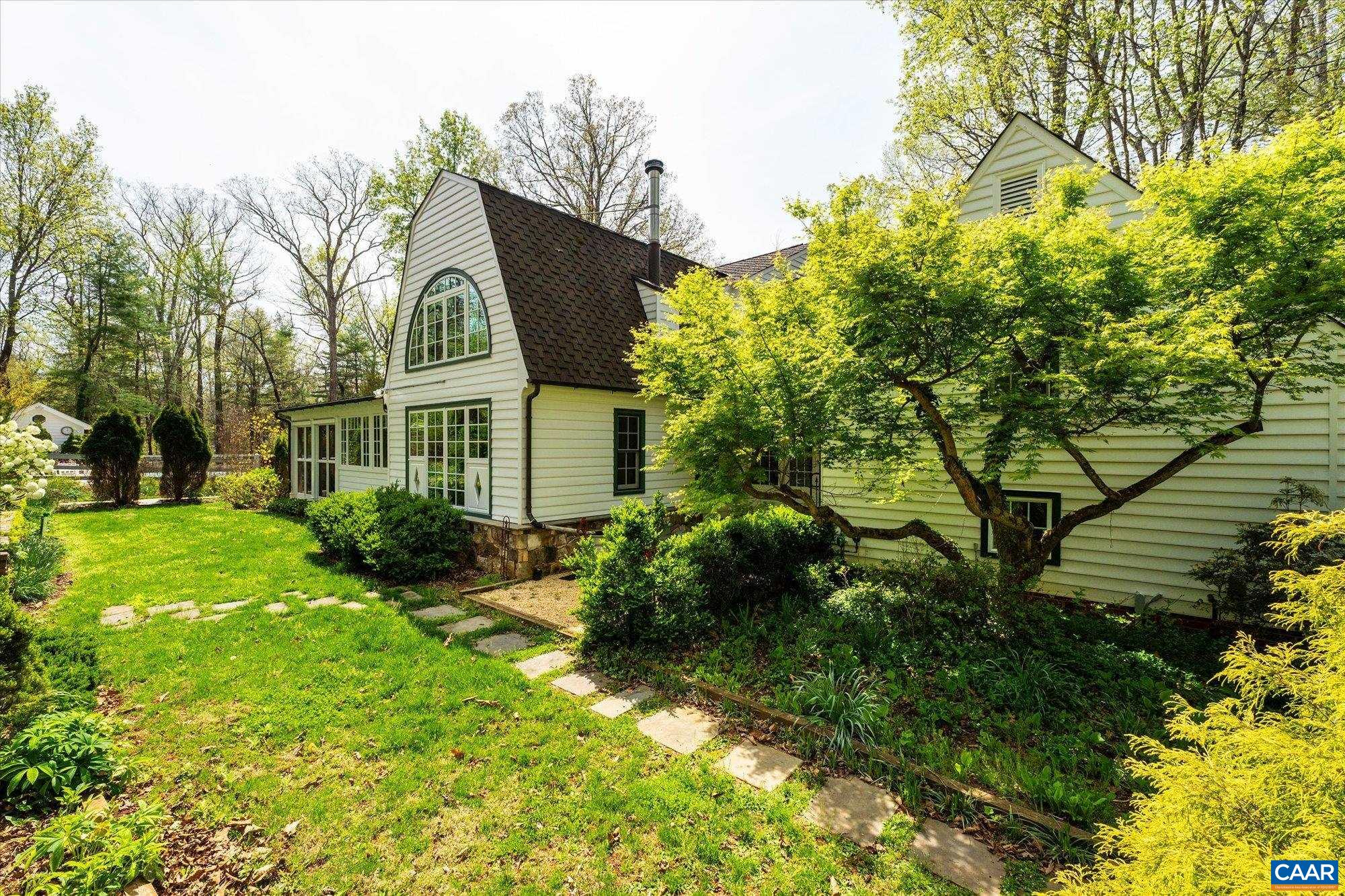 995 OLD GARTH RD