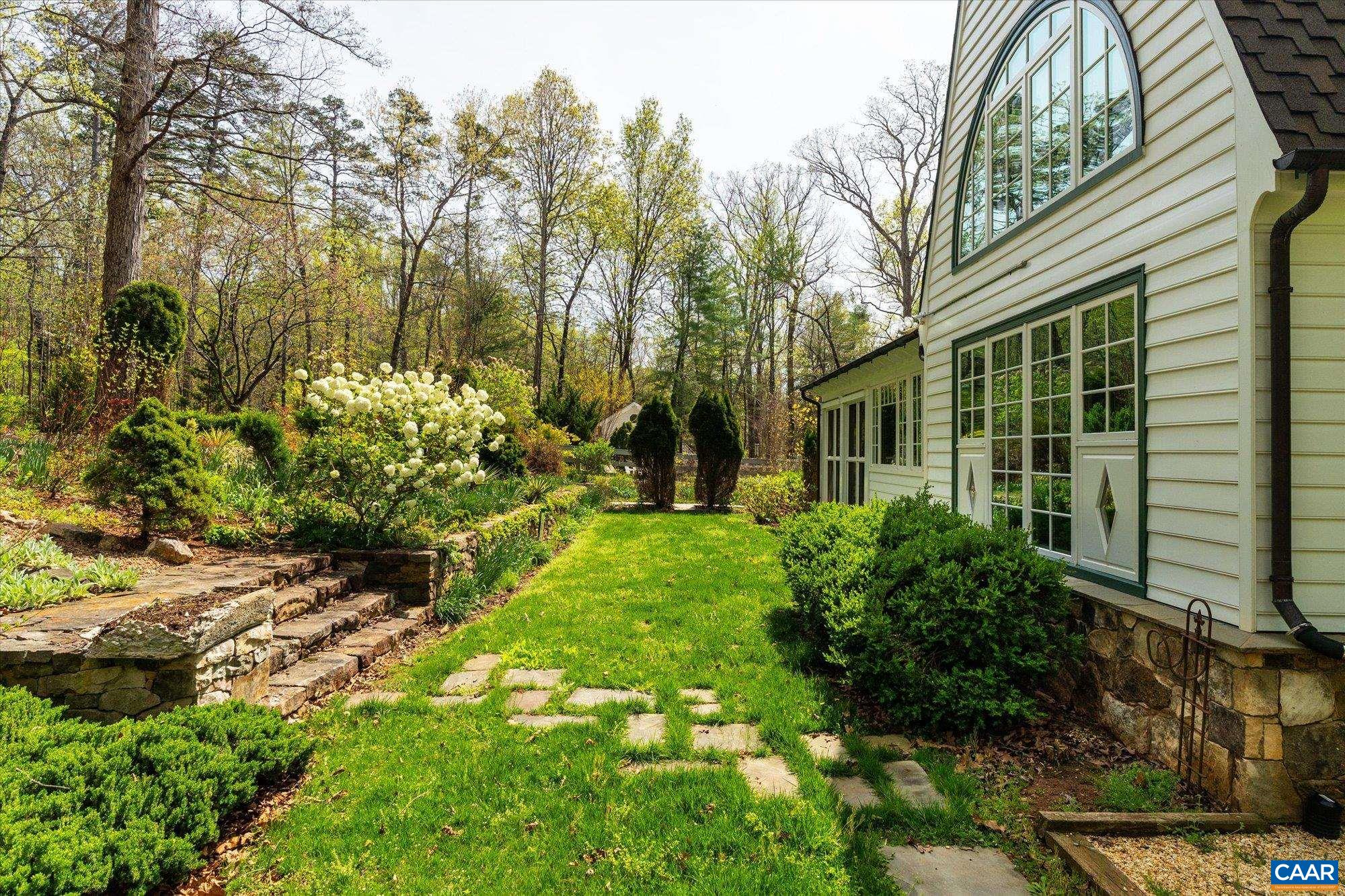 995 OLD GARTH RD