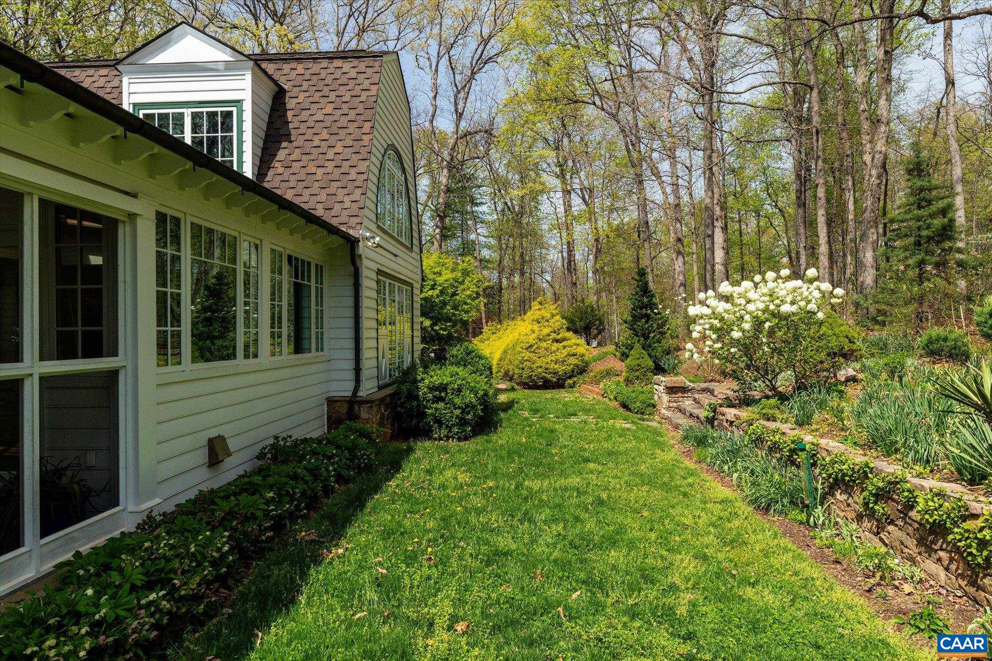 995 OLD GARTH RD